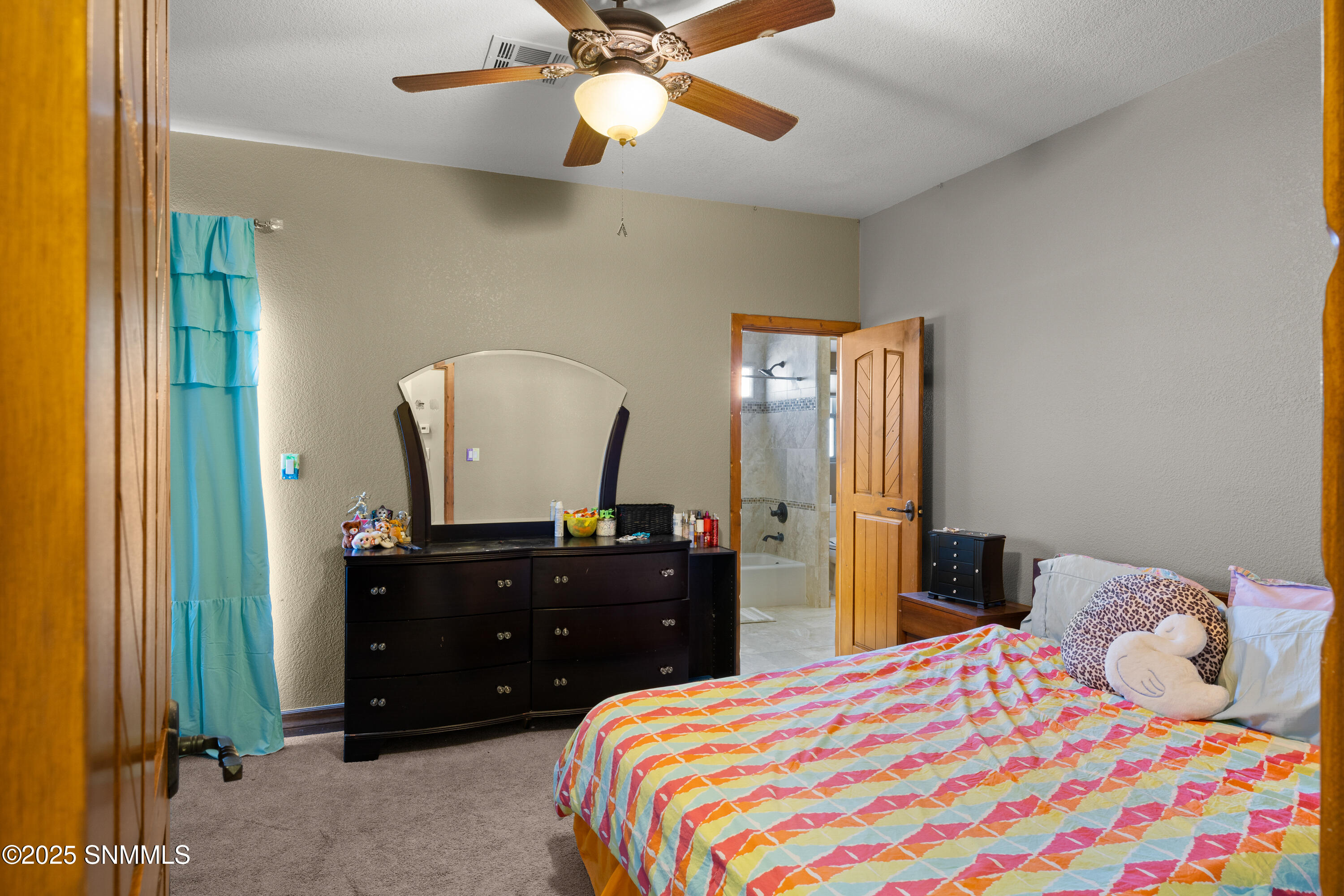 5041-Silver-King-MLS-Camera-Guy-53