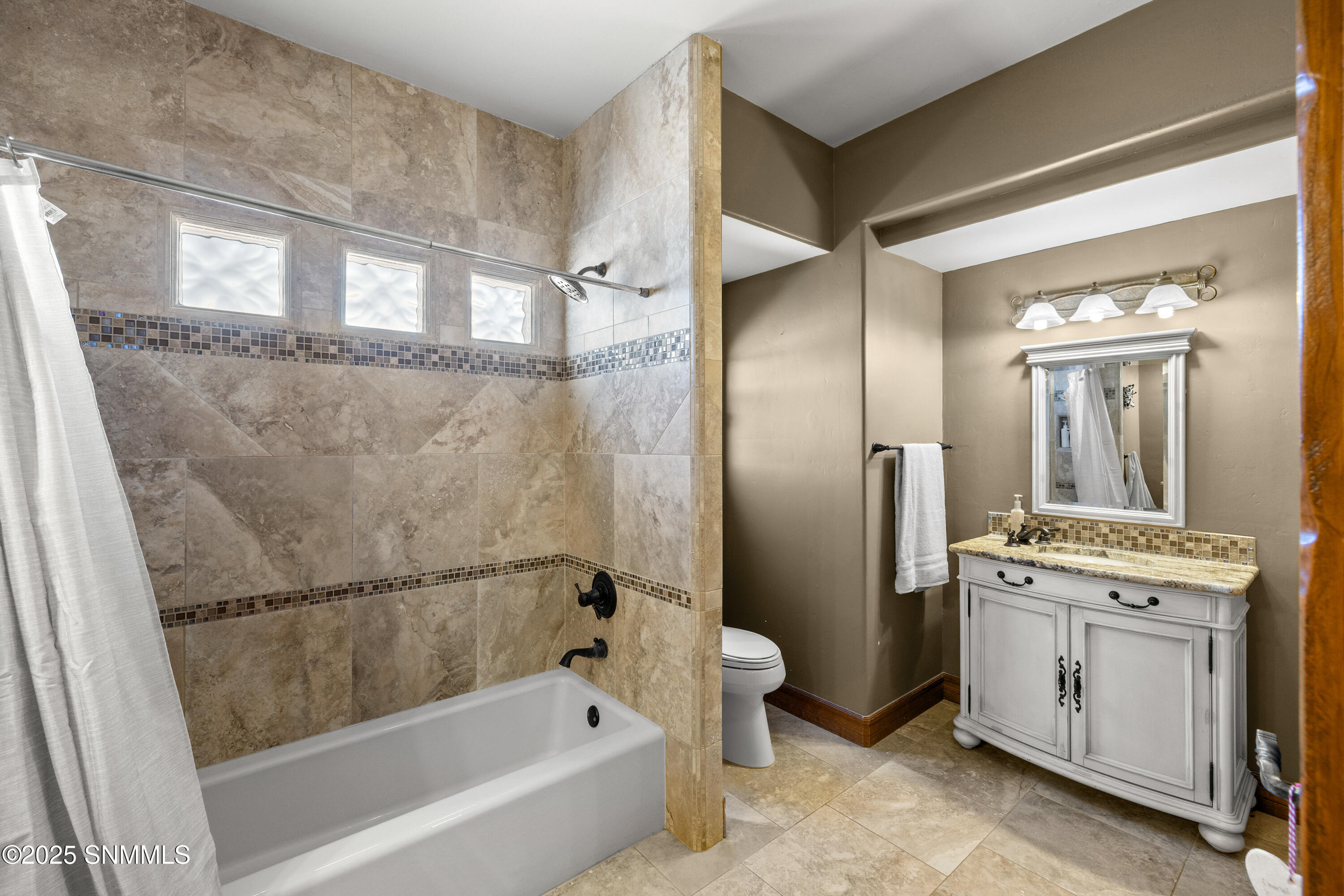 5041-Silver-King-MLS-Camera-Guy-55