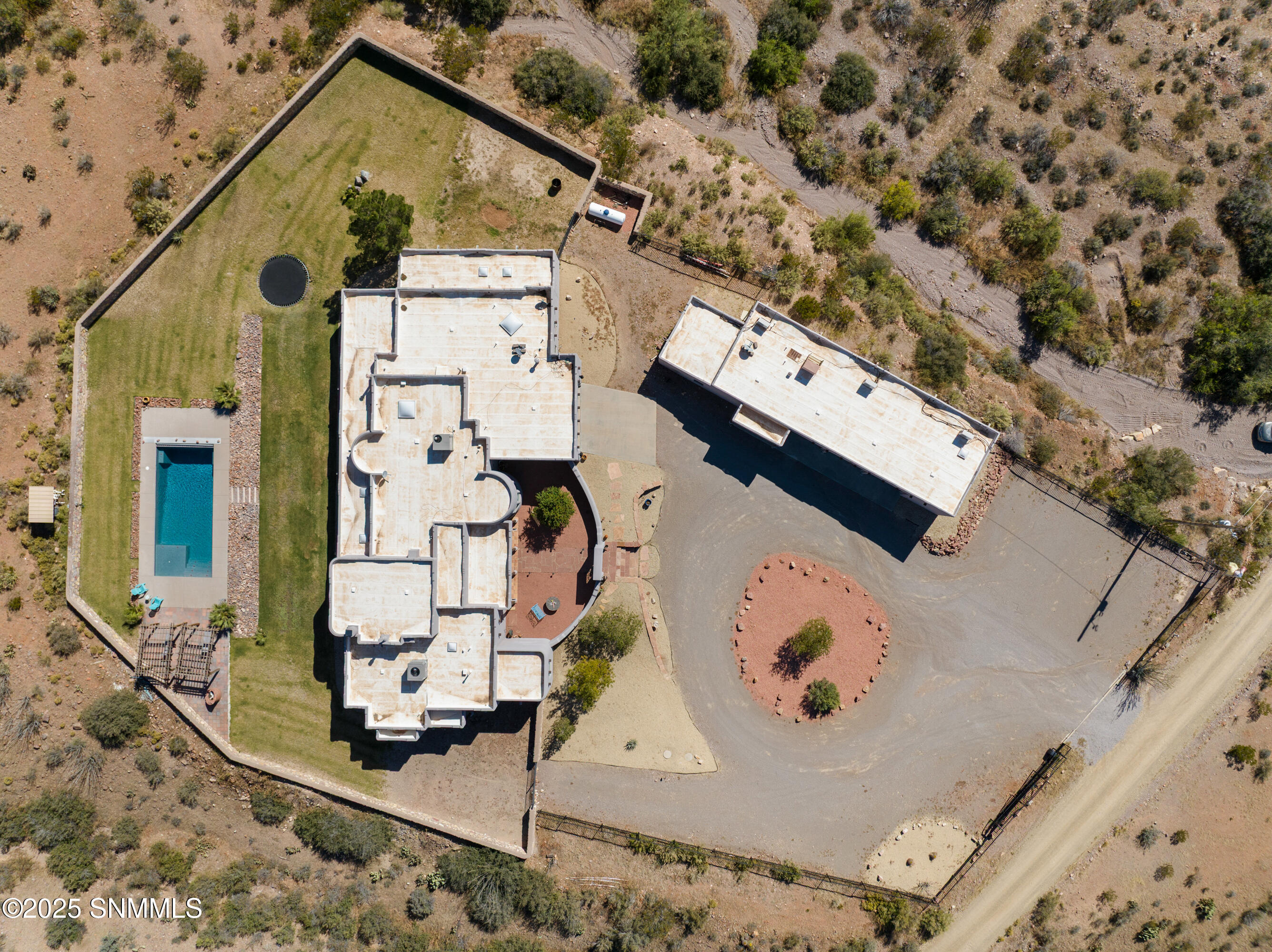 5041-Silver-King-MLS-Camera-Guy-100