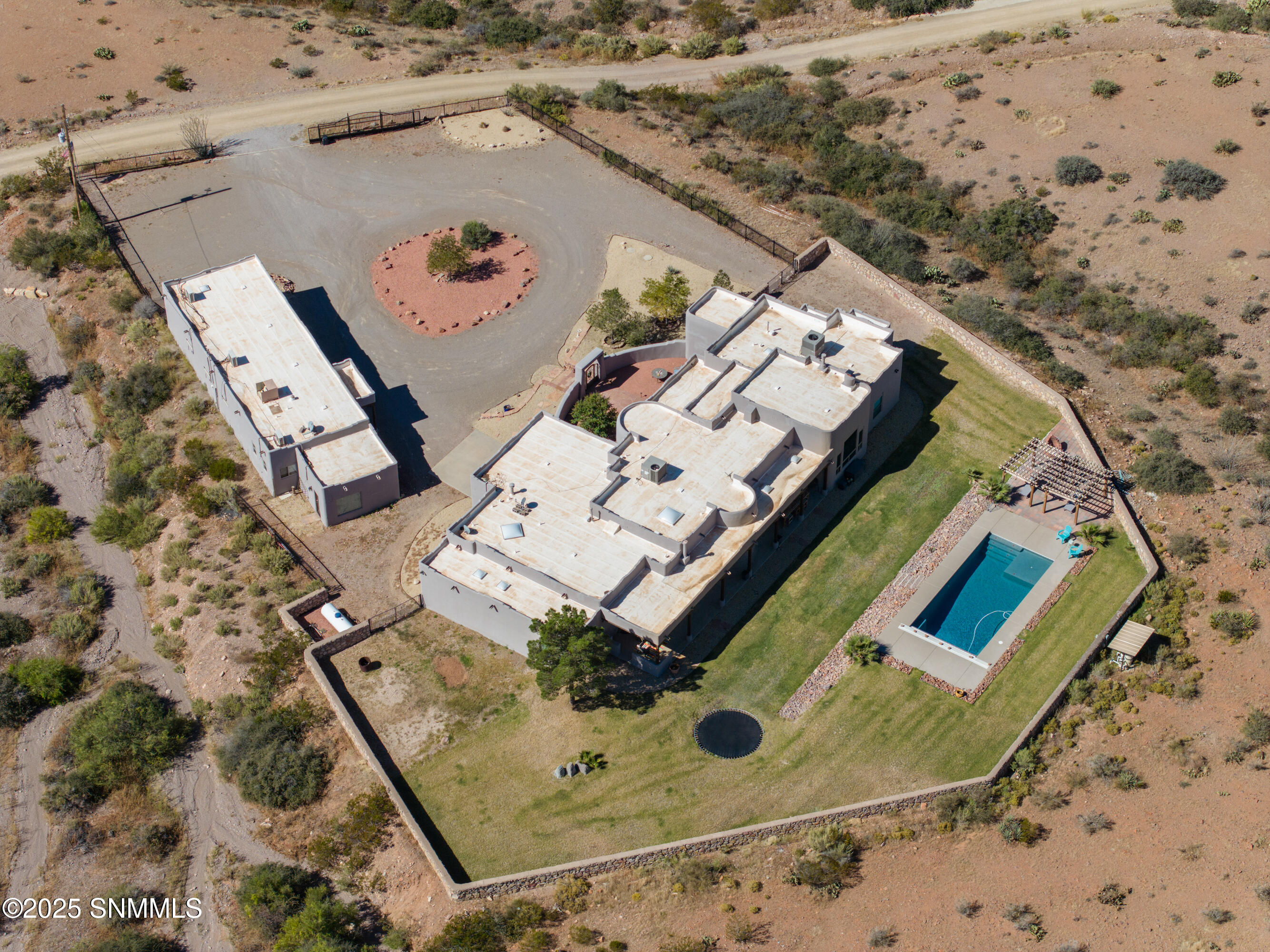 5041-Silver-King-MLS-Camera-Guy-96