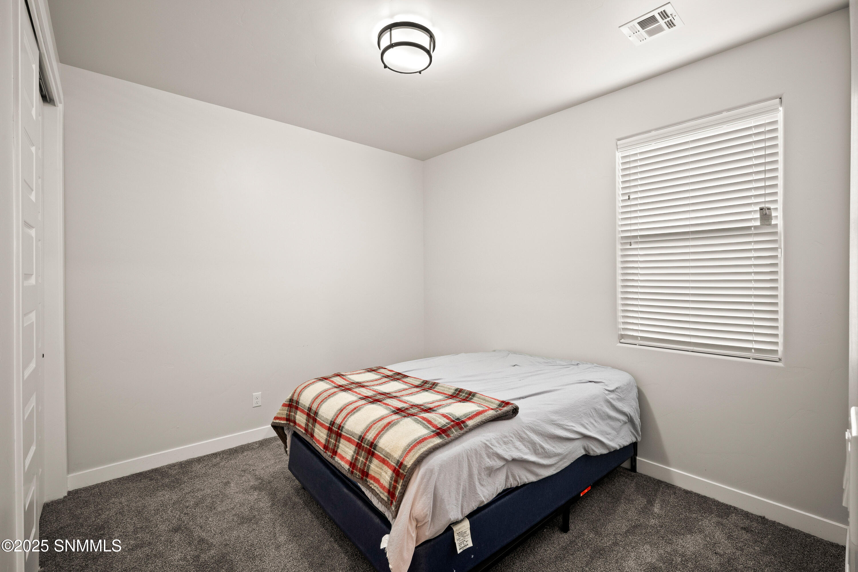 6233-Recoleta-MLS-Camera-Guy-31