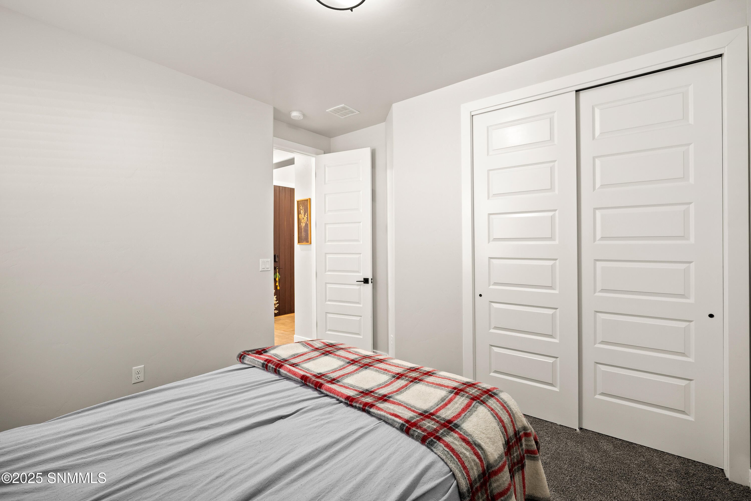 6233-Recoleta-MLS-Camera-Guy-32