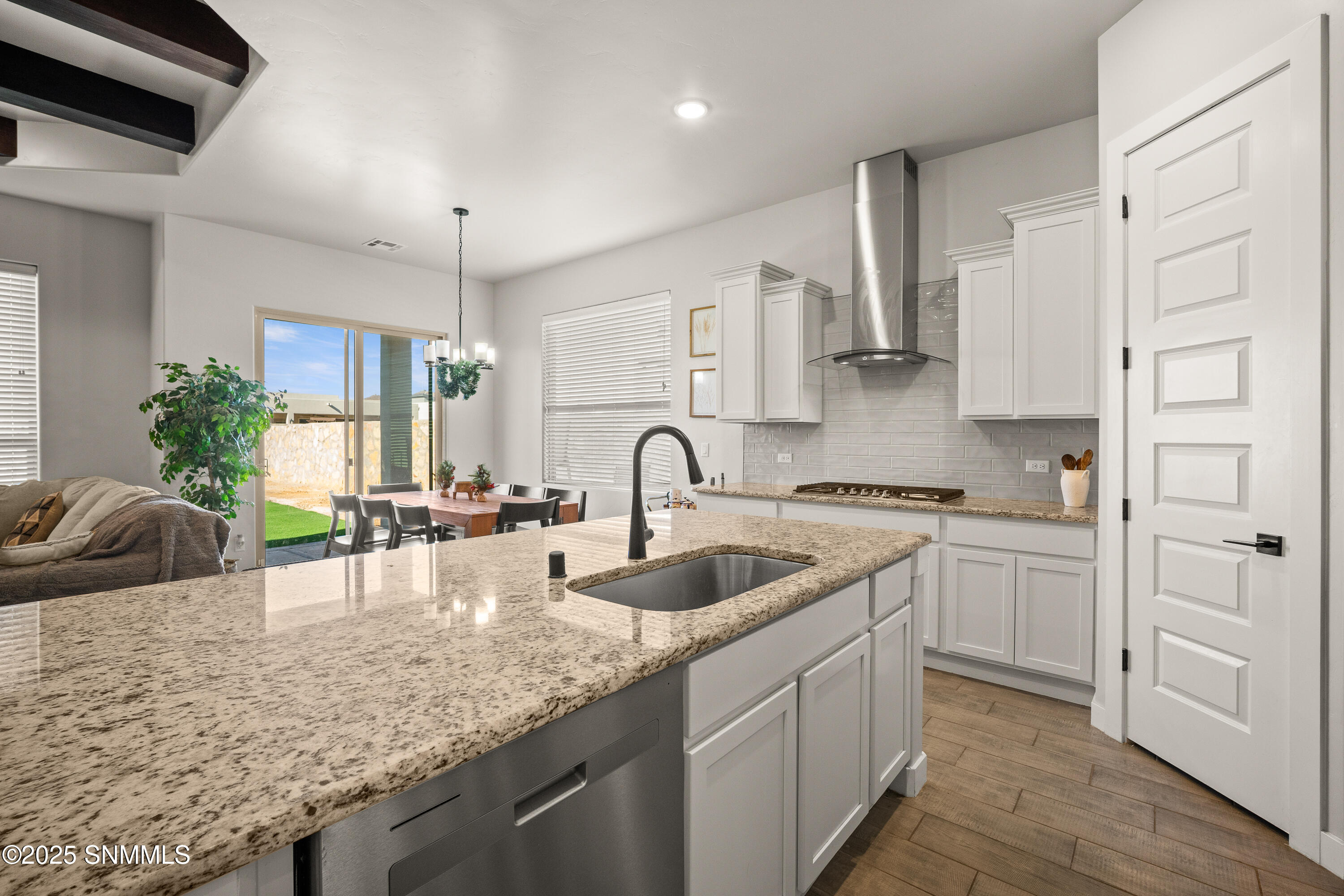 6233-Recoleta-MLS-Camera-Guy-10