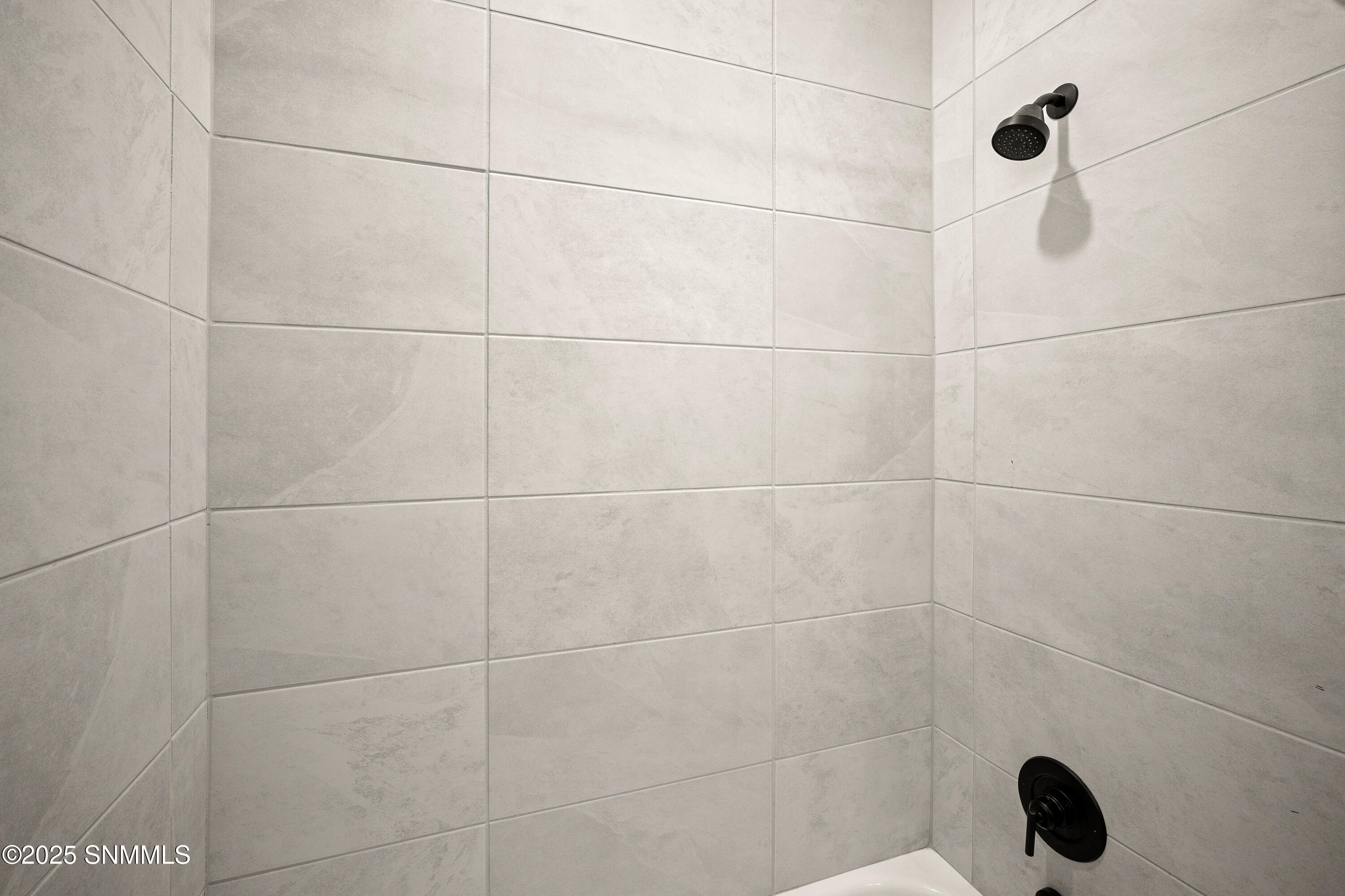 6233-Recoleta-MLS-Camera-Guy-30