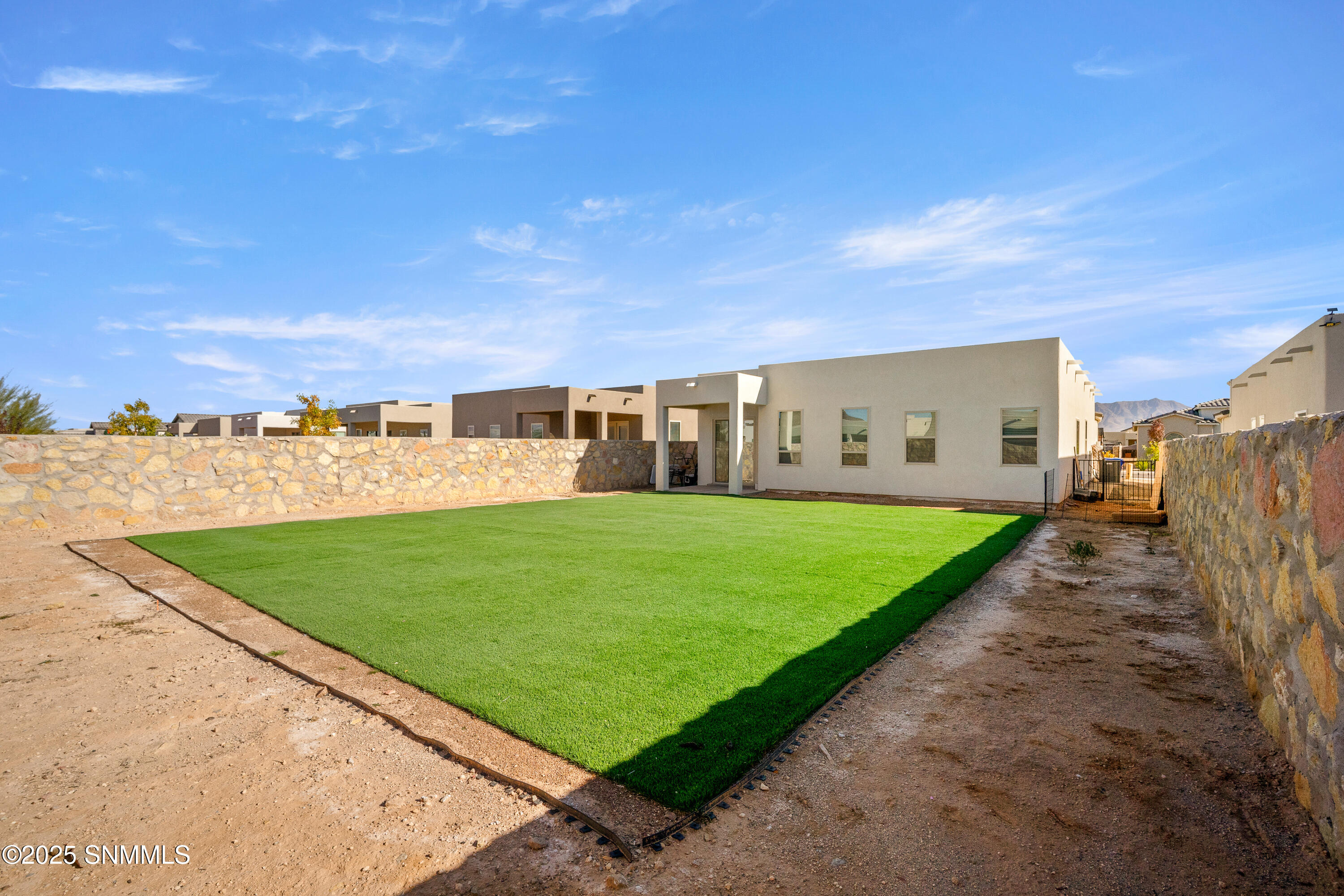 6233-Recoleta-MLS-Camera-Guy-40