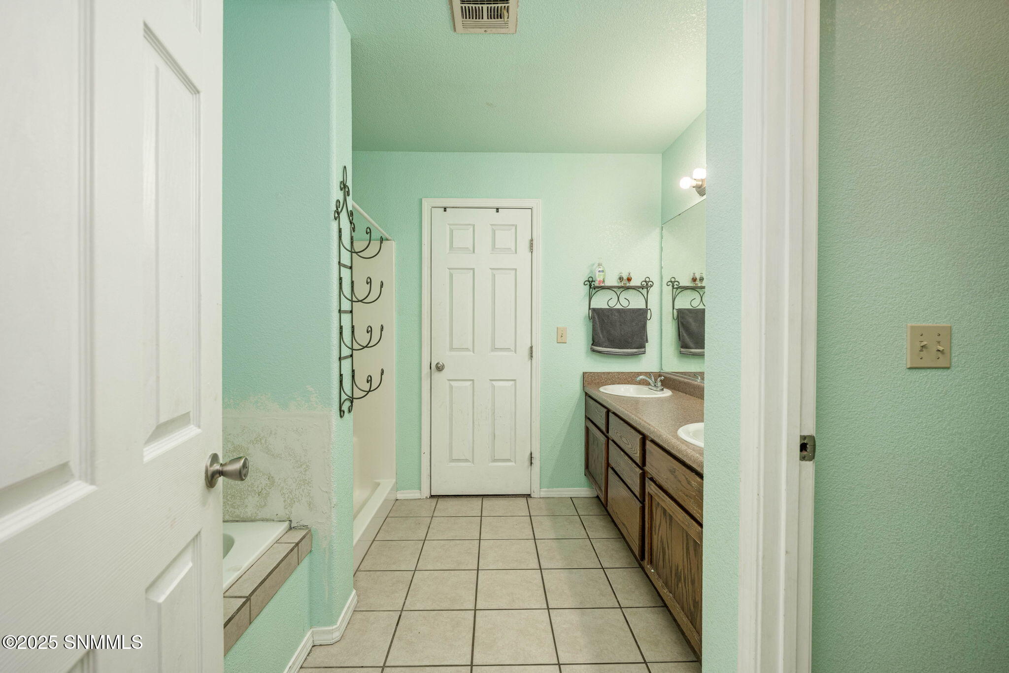 25-web-or-mls-Snappin Homes (OxCart2886)