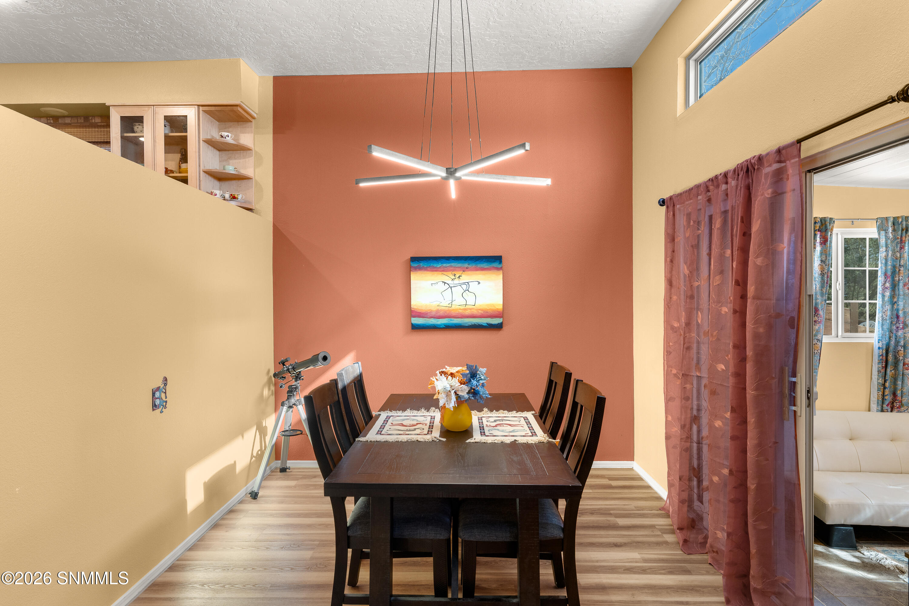 Dimmable Lighting in Dining Room