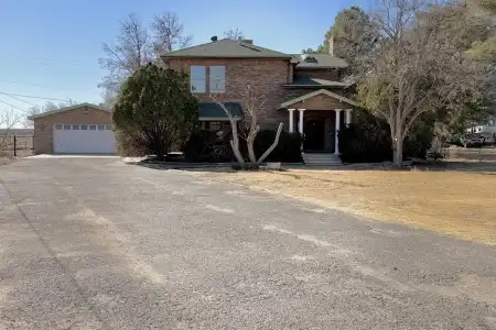 2623 San Andres Dr Drive, Las Cruces, New Mexico 88007, 4 Bedrooms Bedrooms, ,2.5 BathroomsBathrooms,Residential,For Sale,San Andres Dr,2503934