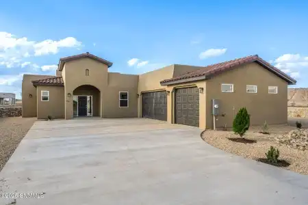711 Hendee Place, Las Cruces, New Mexico 88005, 4 Bedrooms Bedrooms, ,2.5 BathroomsBathrooms,Residential,For Sale,Hendee,2503243