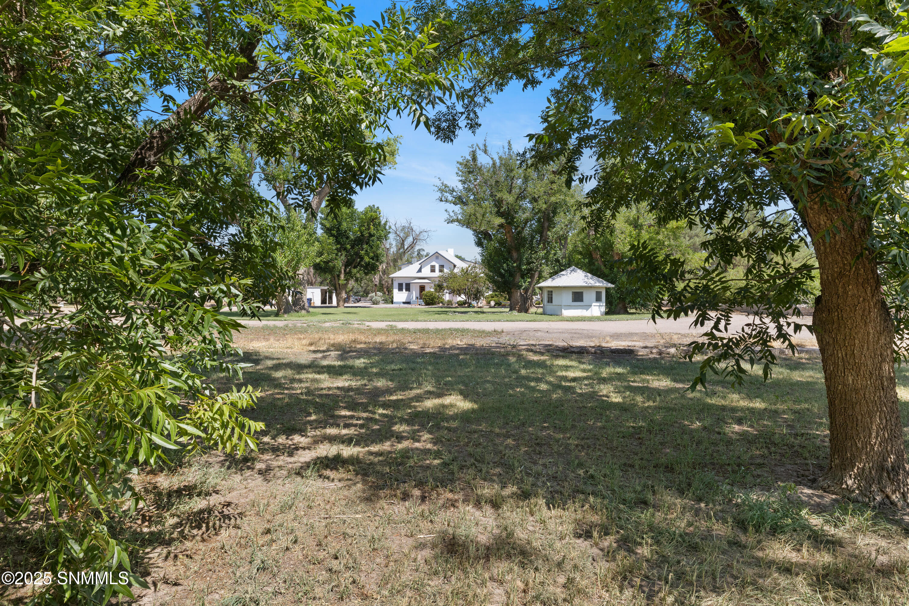 1145-W-University-MLS-Camera-Guy-25