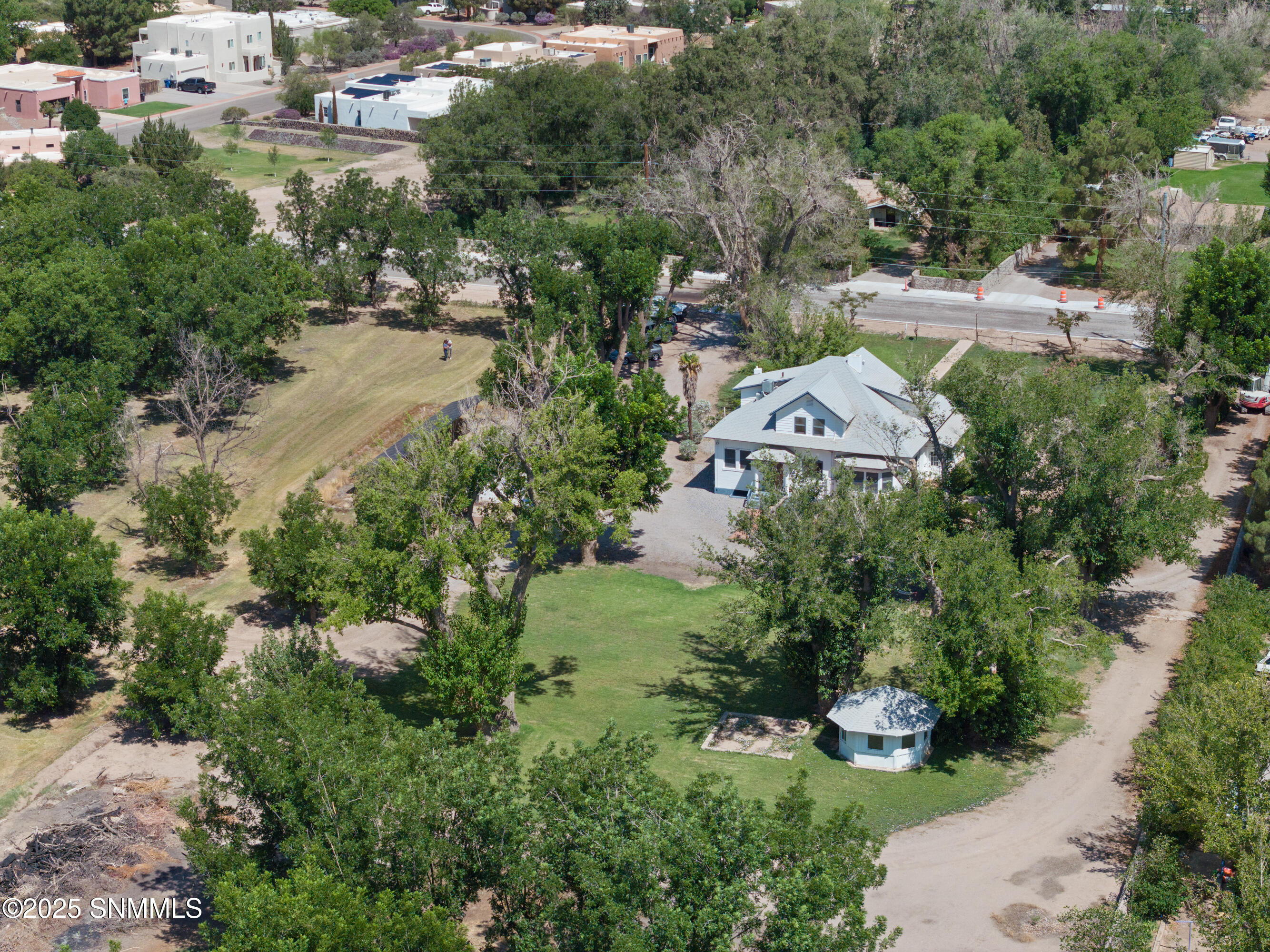 1145-W-University-MLS-Camera-Guy-15