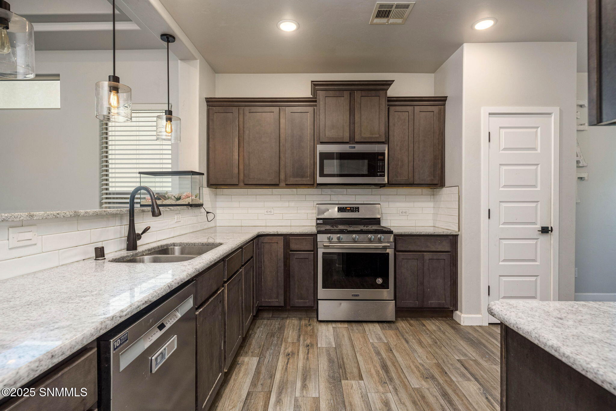 8-web-or-mls-Snappin Homes (Electra6821)