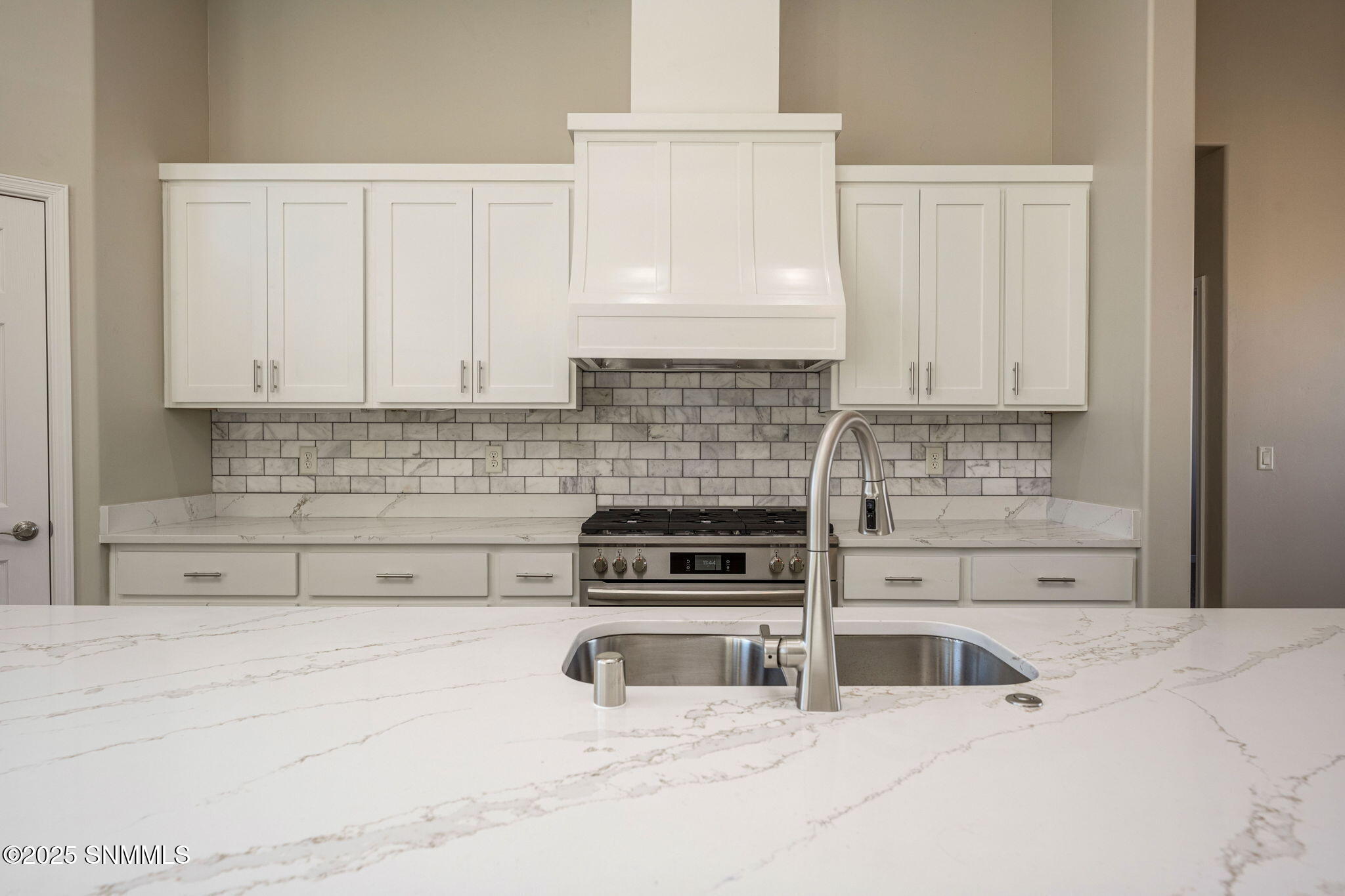 10-web-or-mls-Snappin Homes (Basha701)-1