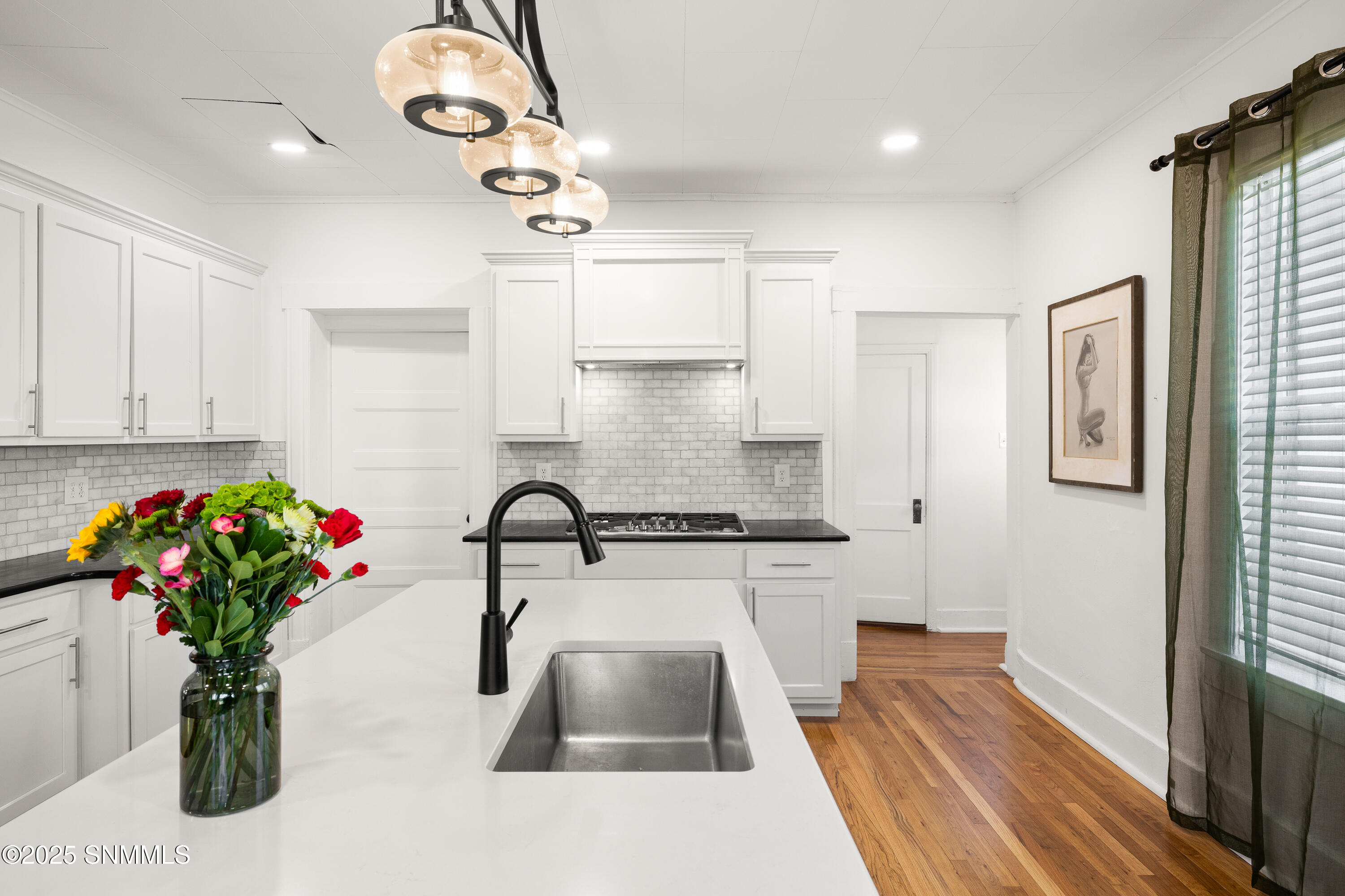 712-W-Court-Ave-MLS-Camera-Guy-15