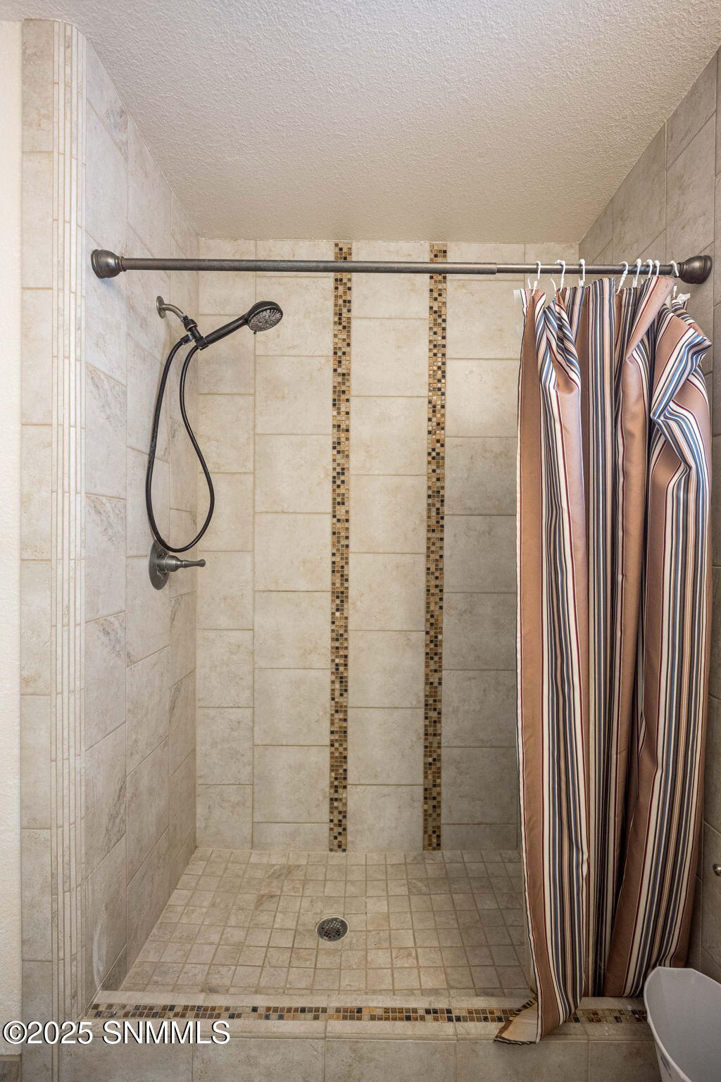 25-web-or-mls-Snappin Homes (IndianHollo