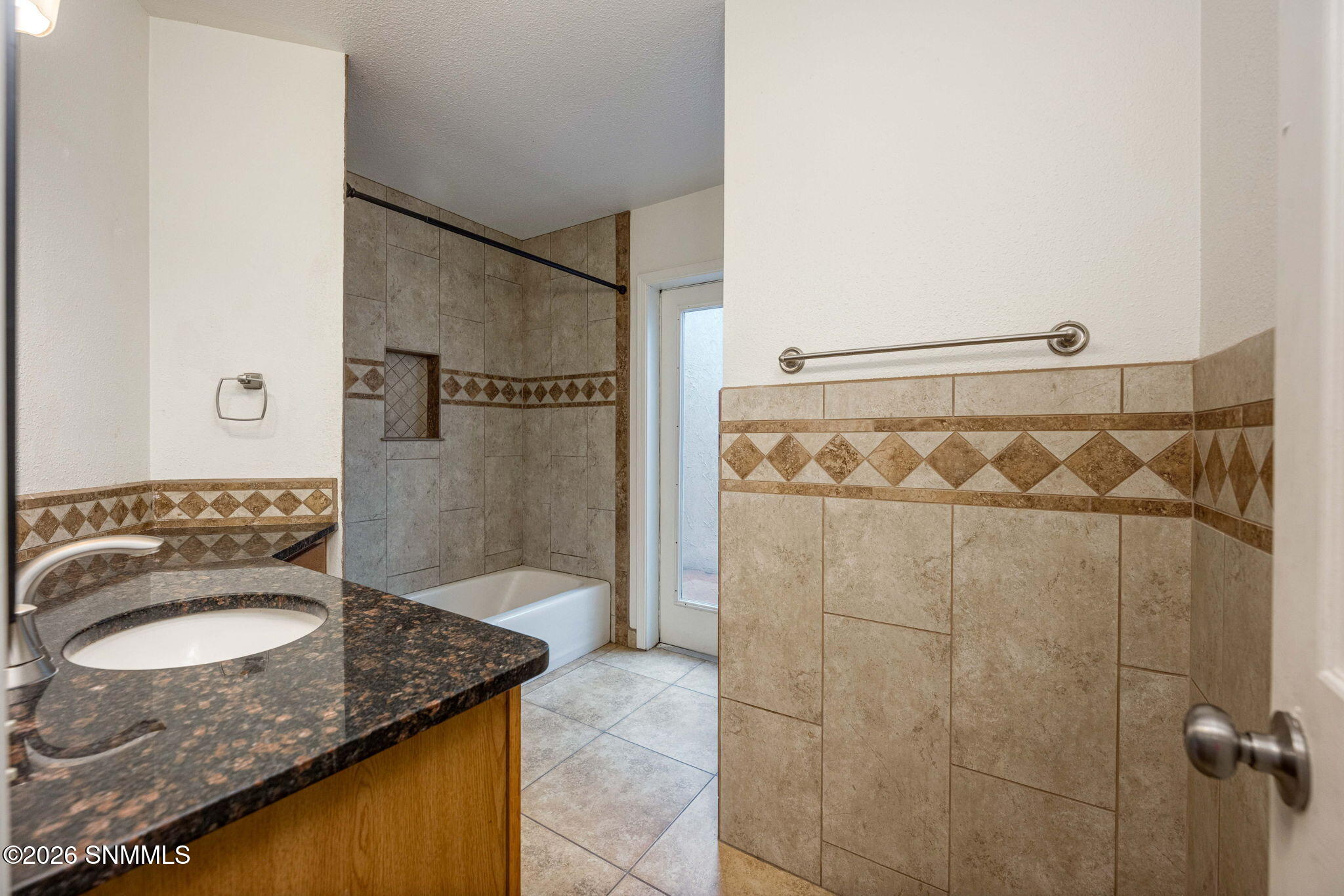 19-web-or-mls-Snappin Homes (Paradise363