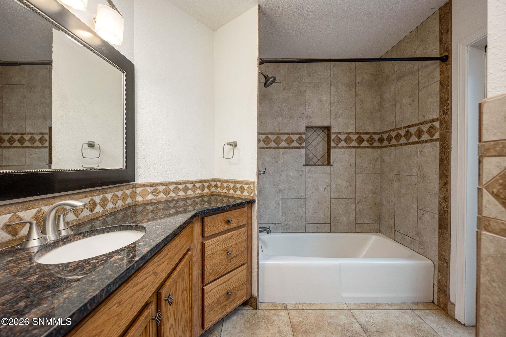 20-web-or-mls-Snappin Homes (Paradise363