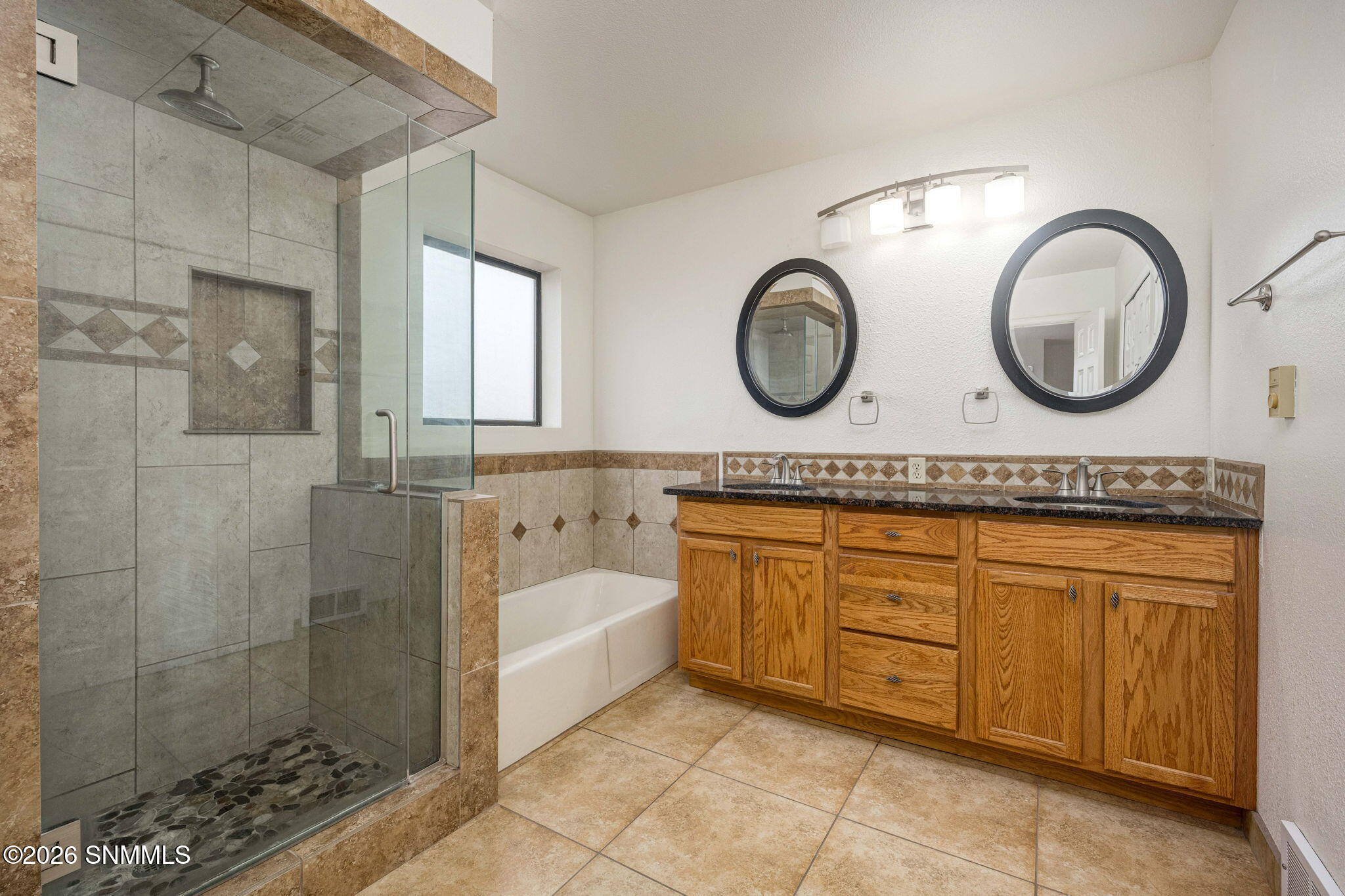 32-web-or-mls-Snappin Homes (Paradise363