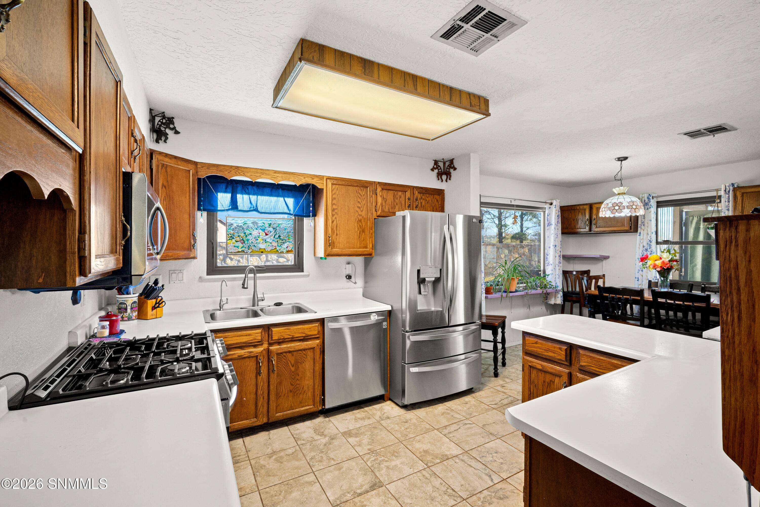 6370-Payan-MLS-Camera-Guy-12