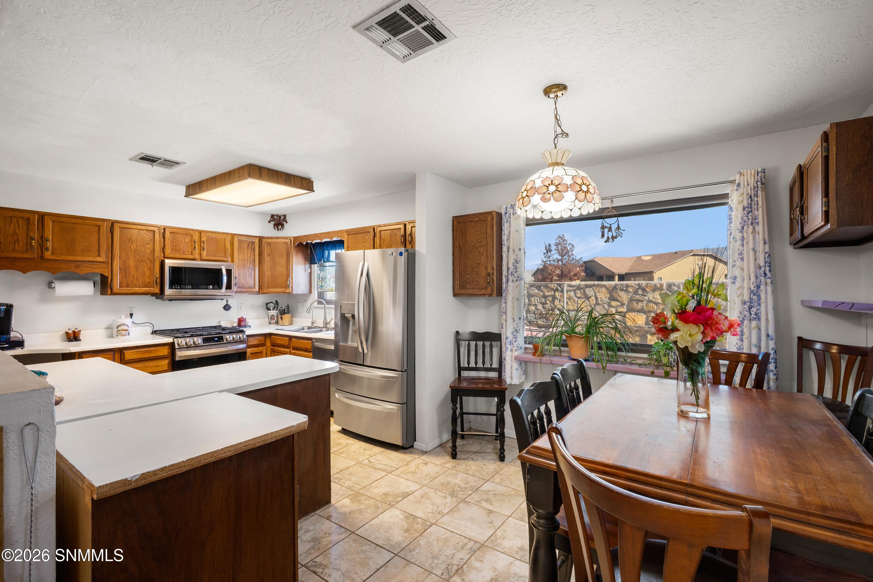 6370-Payan-MLS-Camera-Guy-14