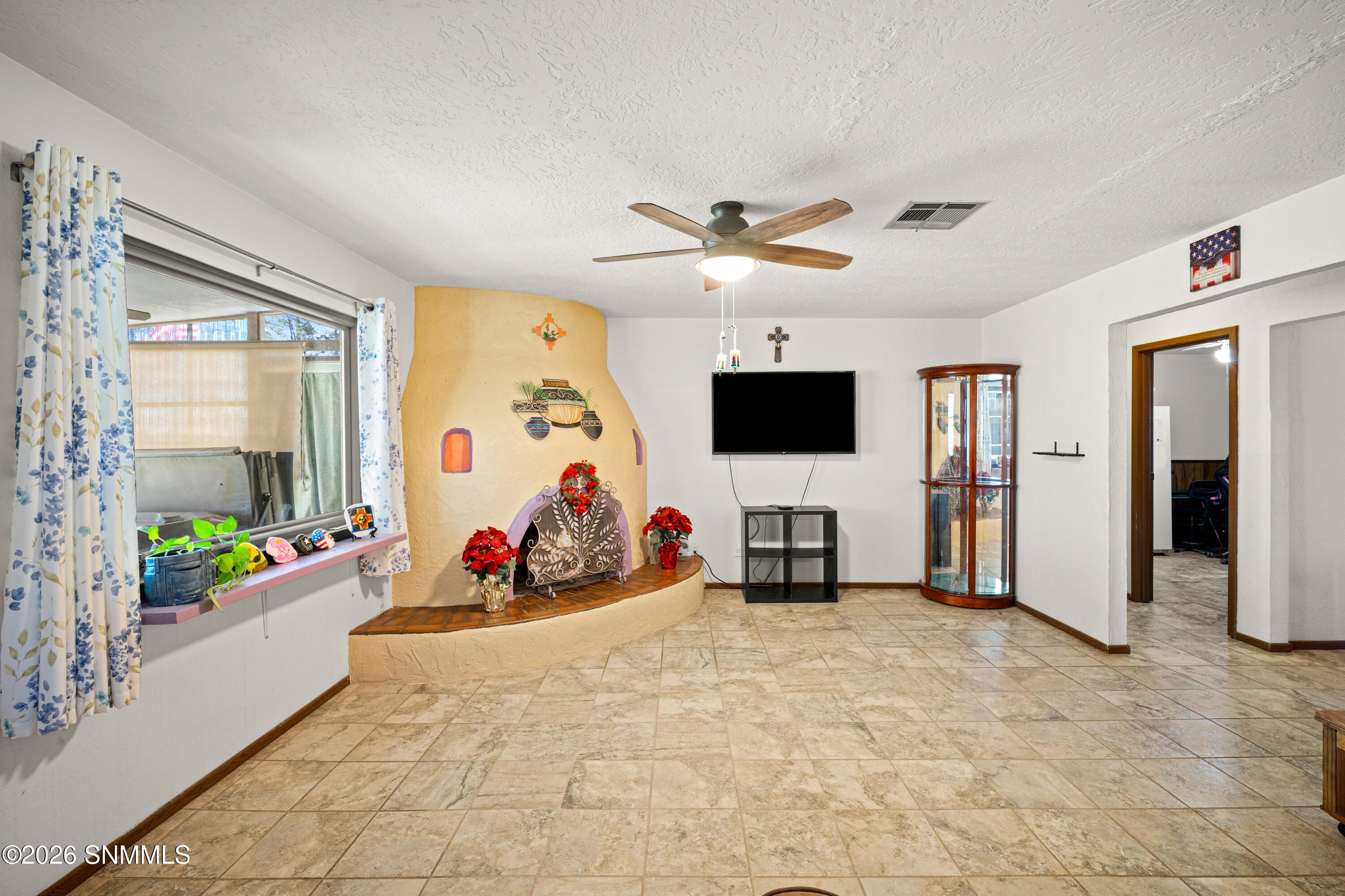 6370-Payan-MLS-Camera-Guy-21