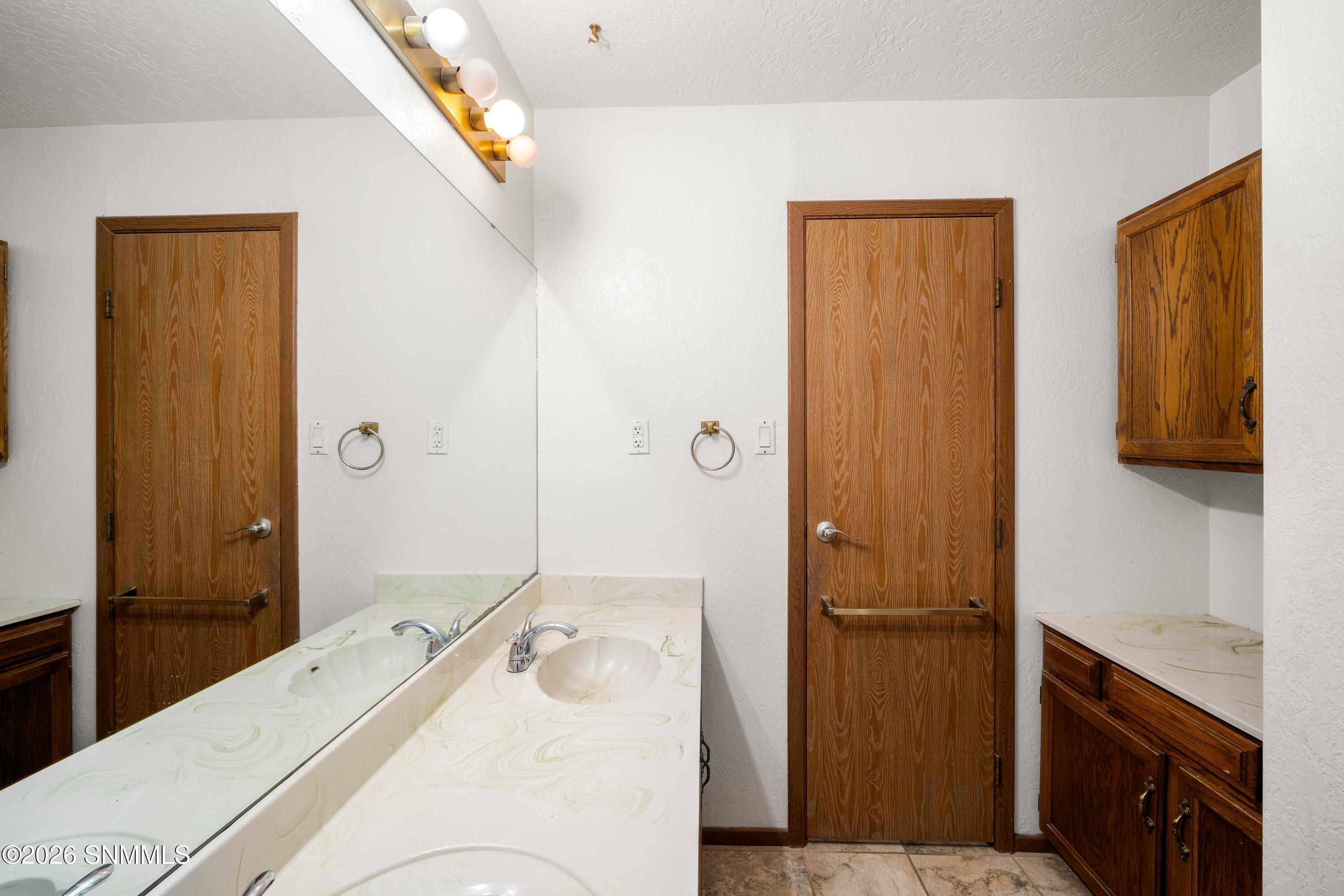 6370-Payan-MLS-Camera-Guy-27