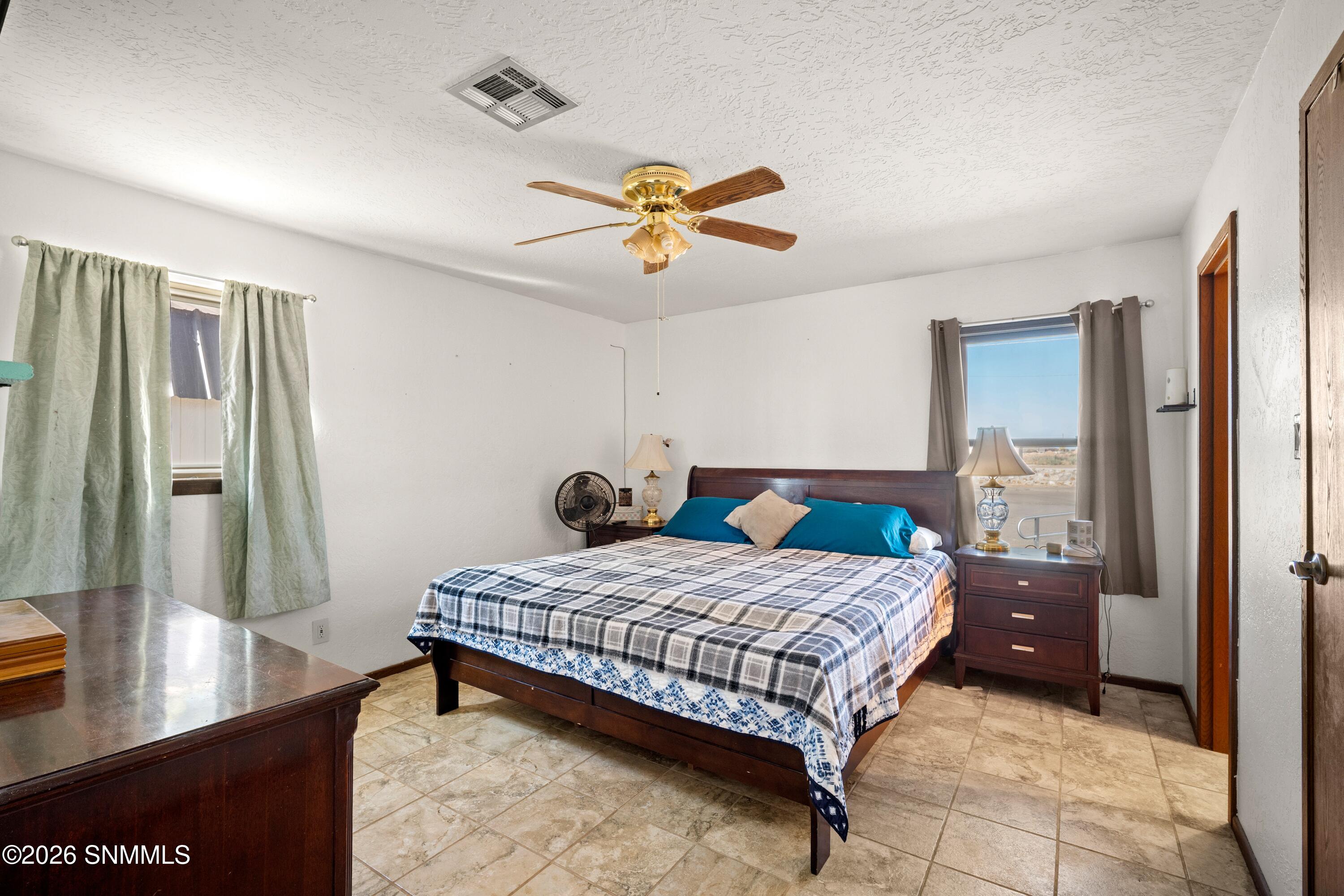 6370-Payan-MLS-Camera-Guy-31