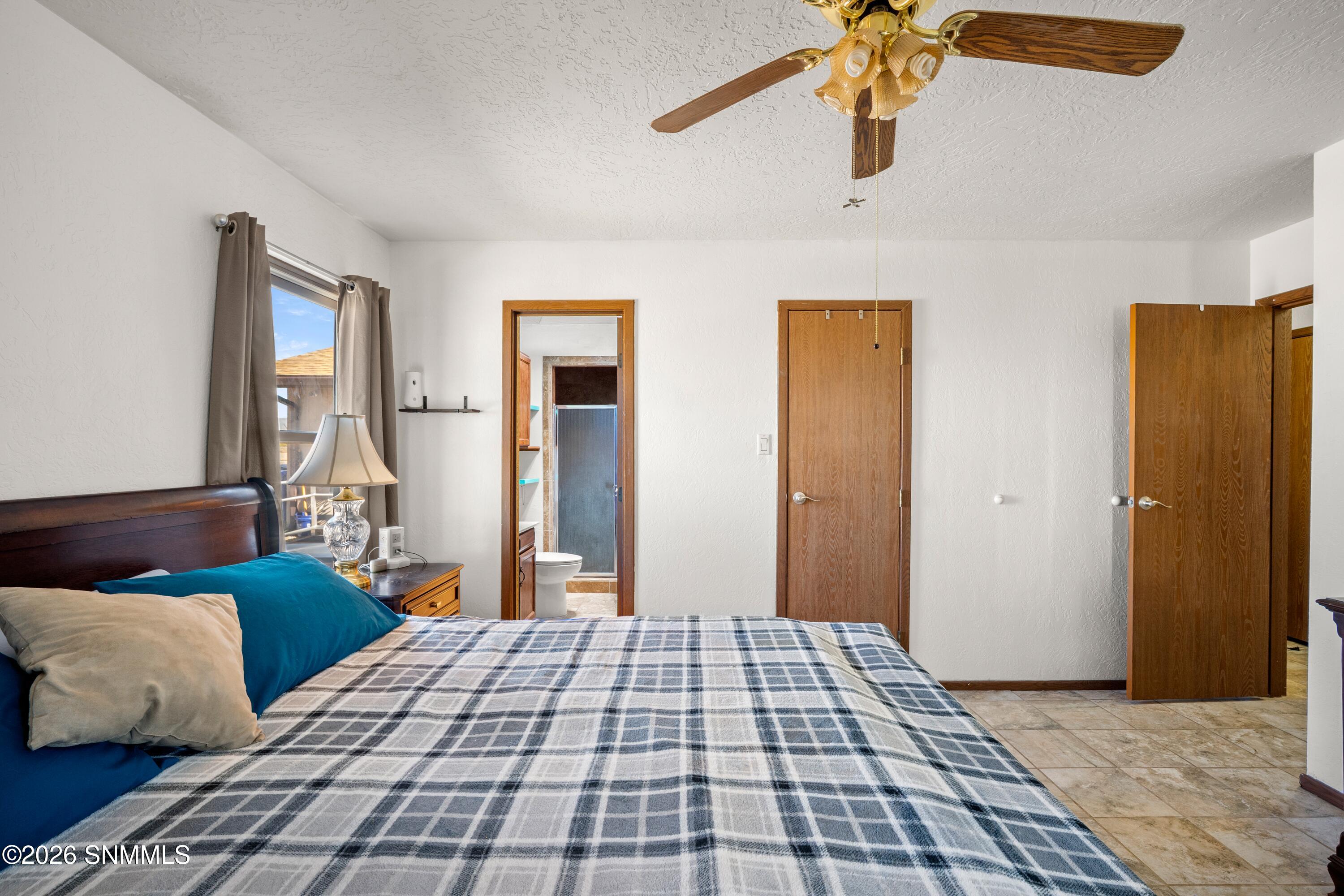 6370-Payan-MLS-Camera-Guy-33