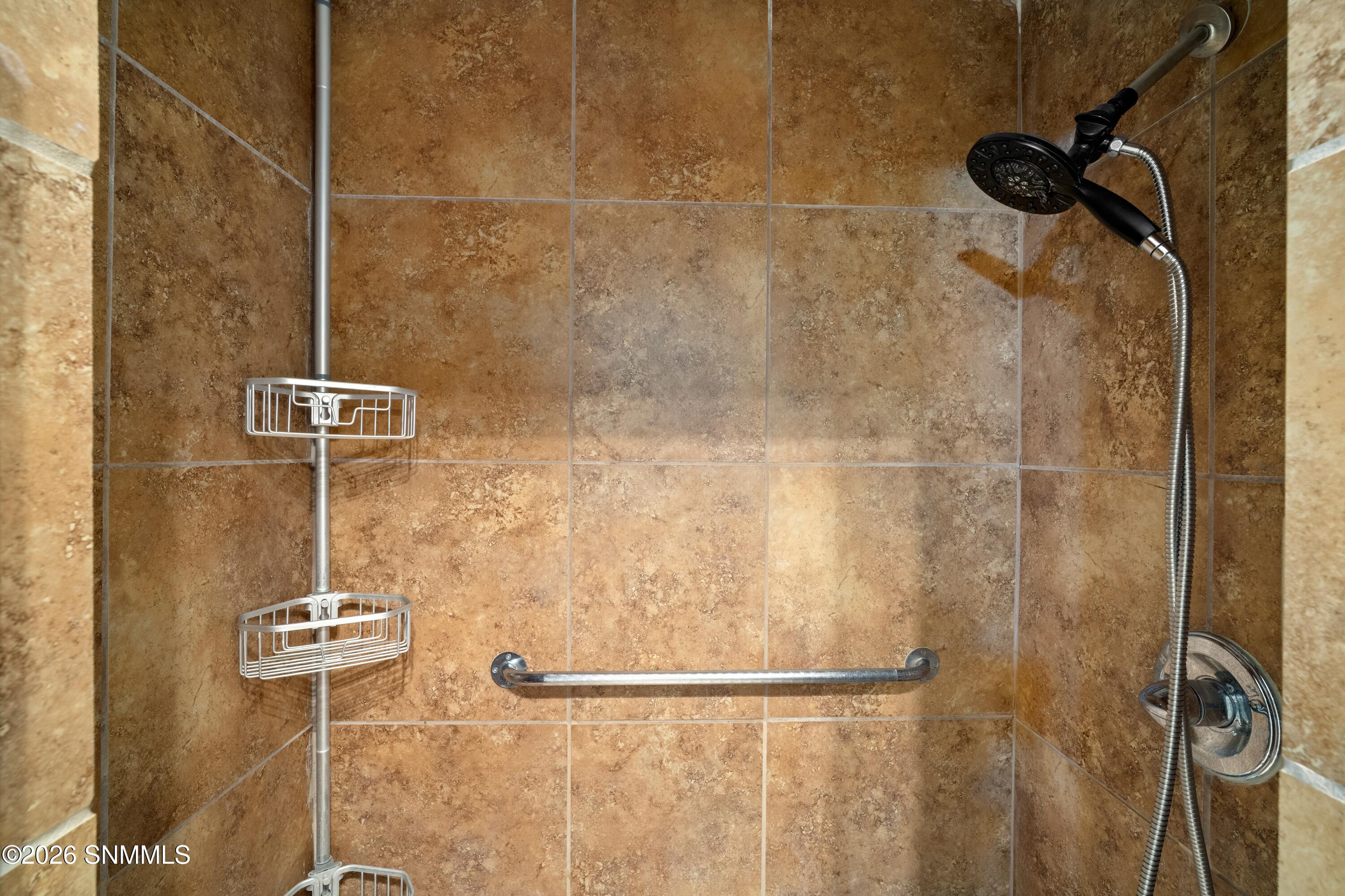 6370-Payan-MLS-Camera-Guy-35