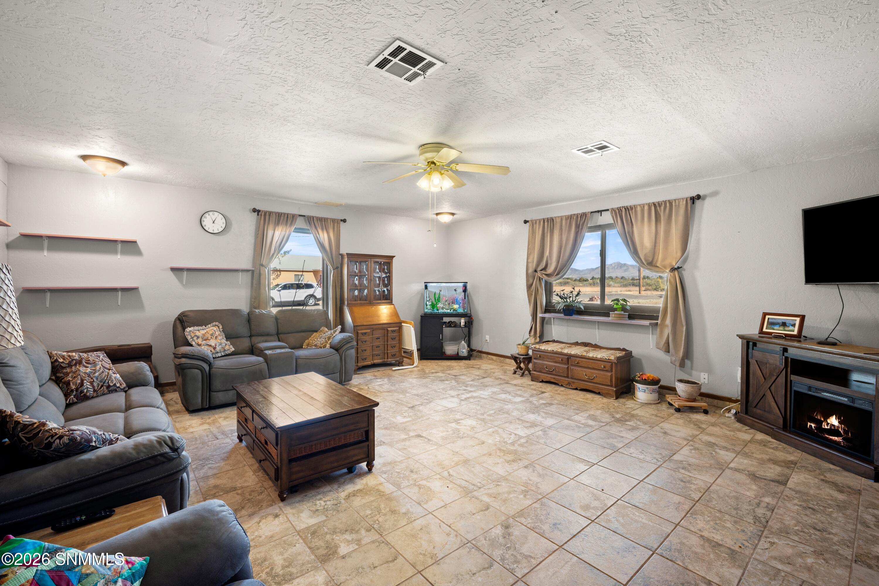 6370-Payan-MLS-Camera-Guy-37