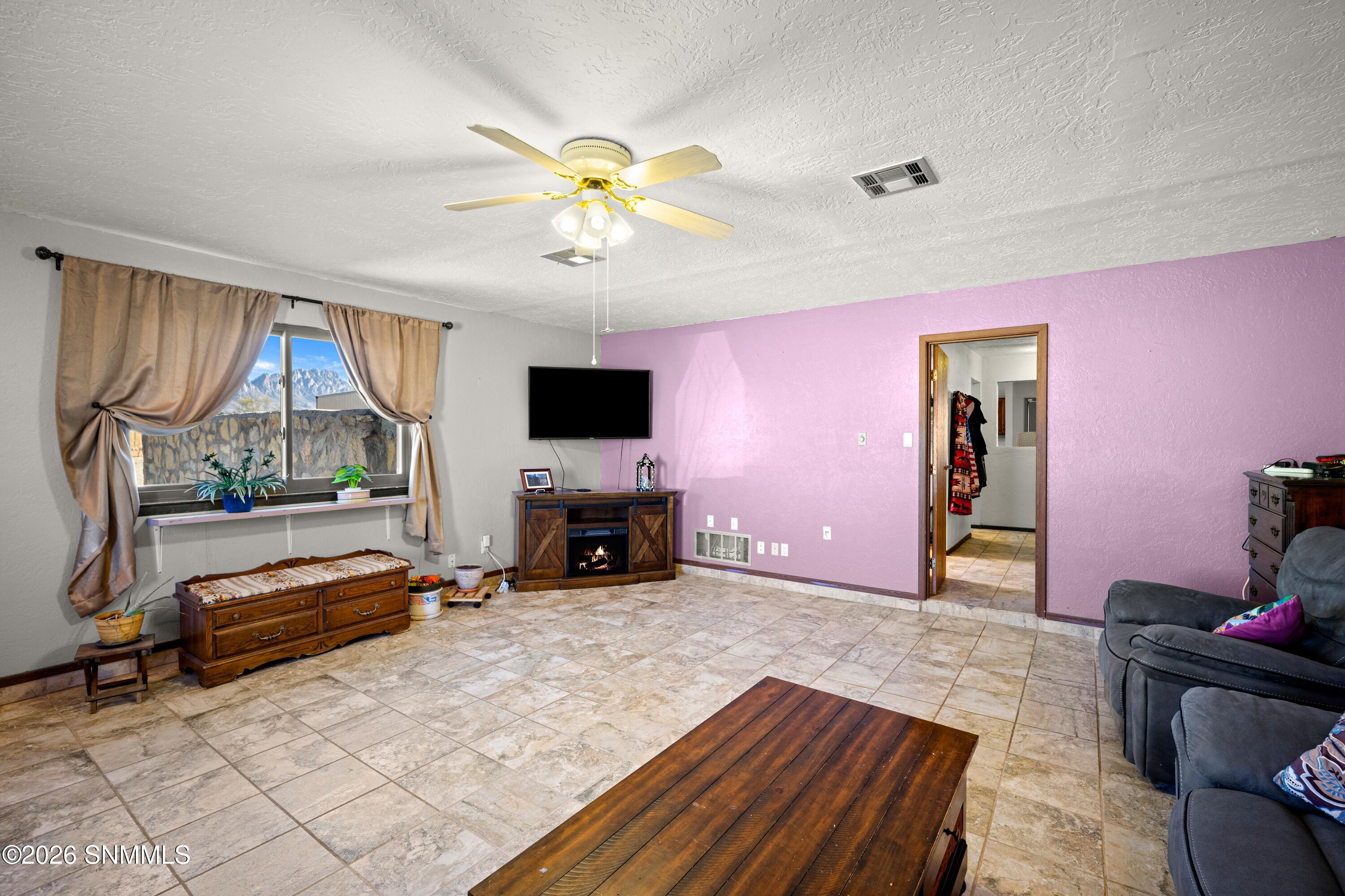 6370-Payan-MLS-Camera-Guy-38