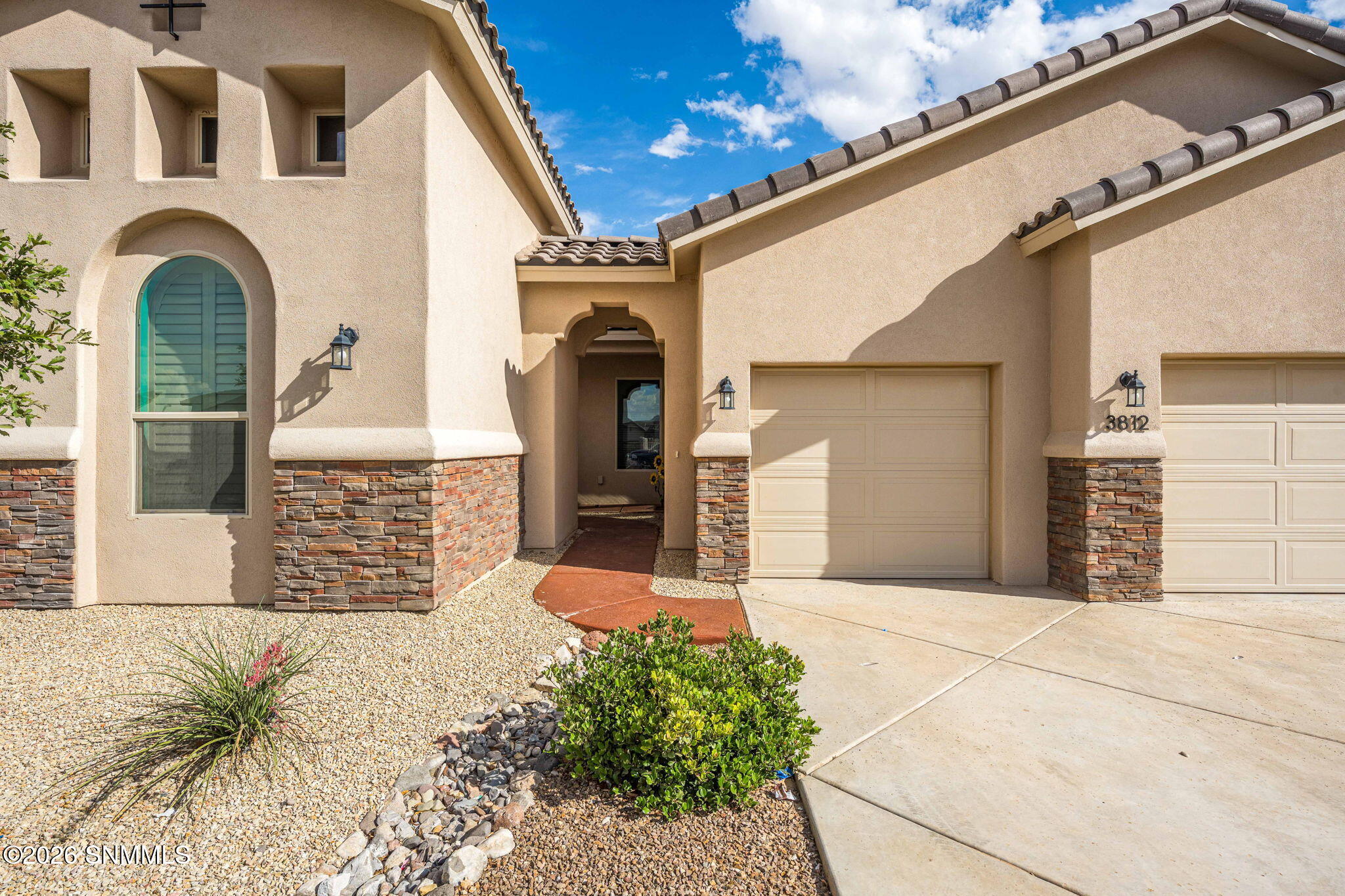 3-web-or-mls-Snappin Homes (SantaJulia38