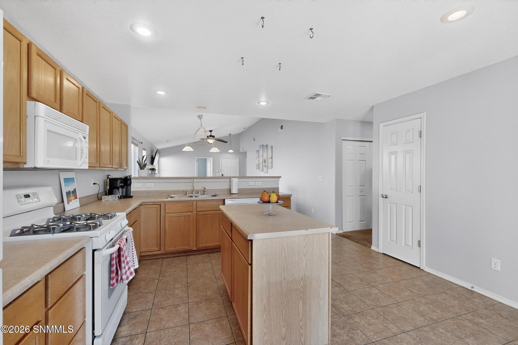 14-3D-Casas-1141-Gunsight-Peak-Dr-010620