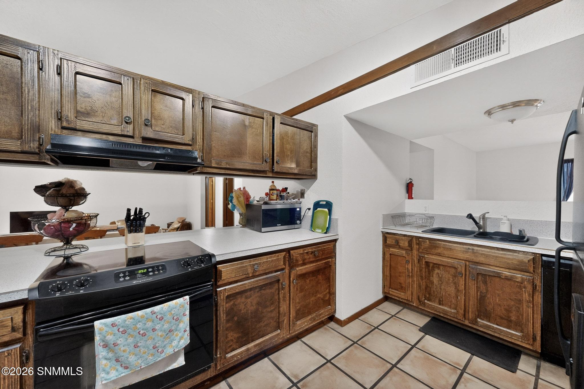 30-3D-Casas-4136-E-Winchester-Rd-0110202