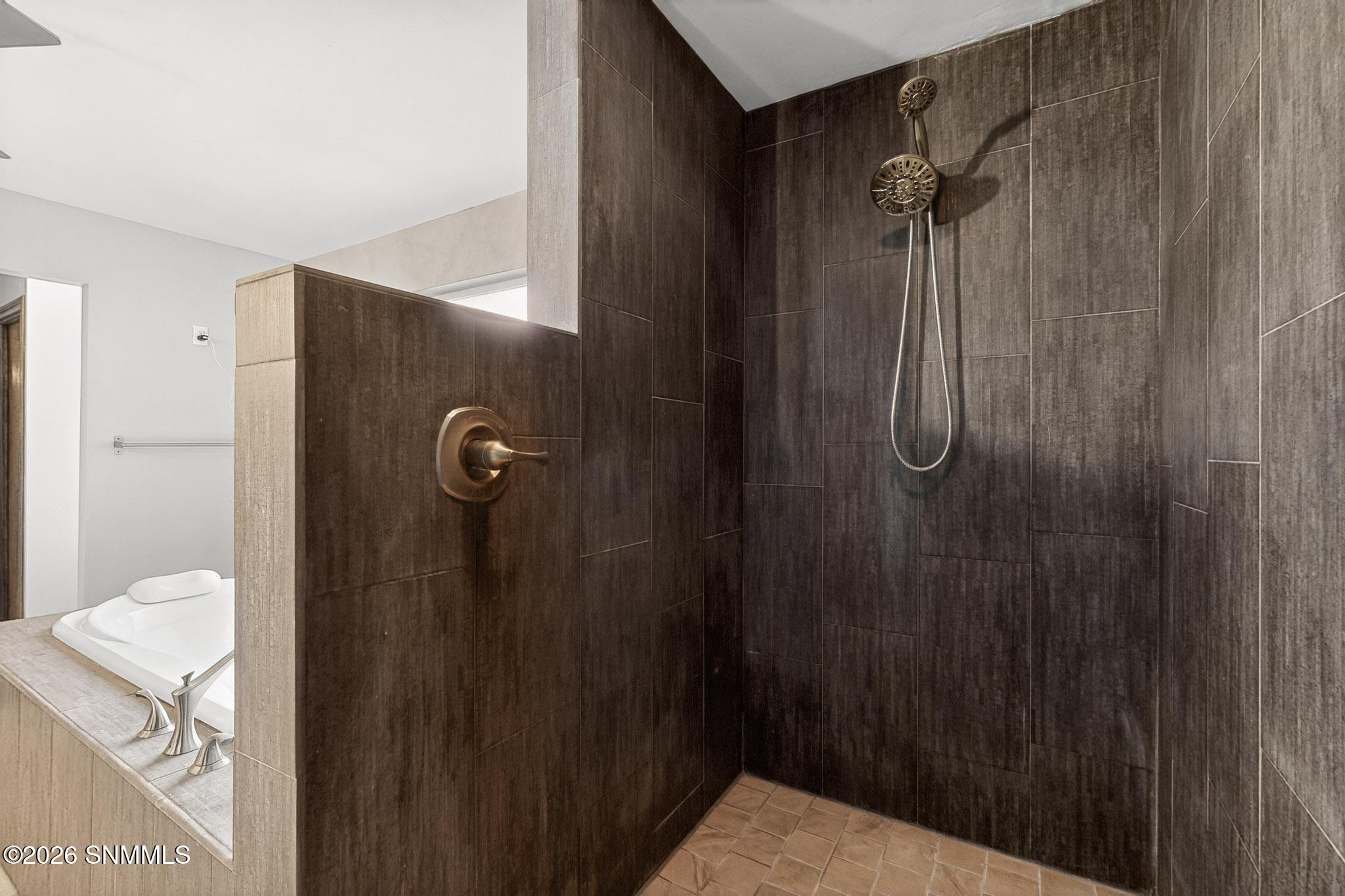 40-3D-Casas-4136-E-Winchester-Rd-0110202