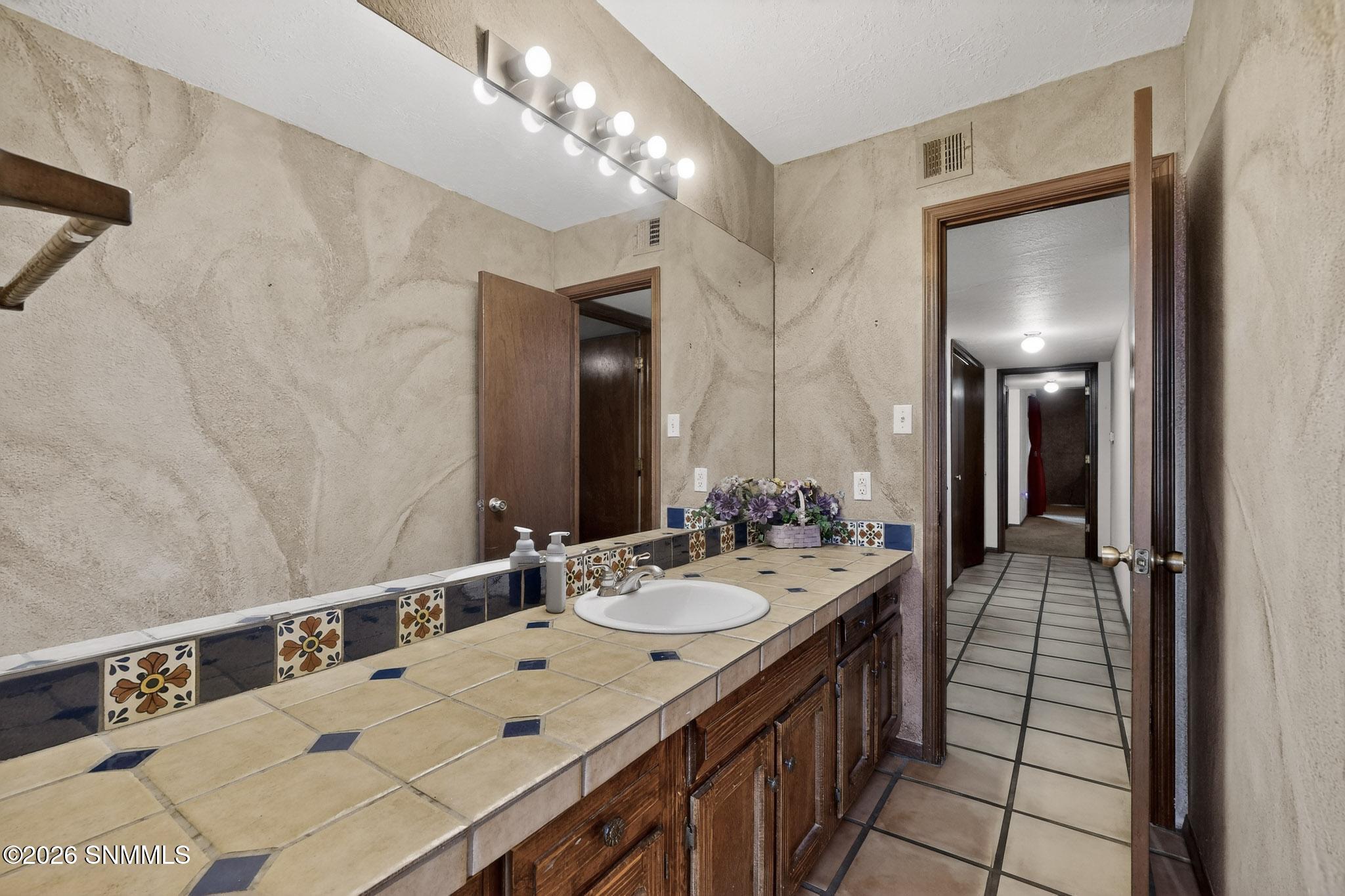 44-3D-Casas-4136-E-Winchester-Rd-0110202