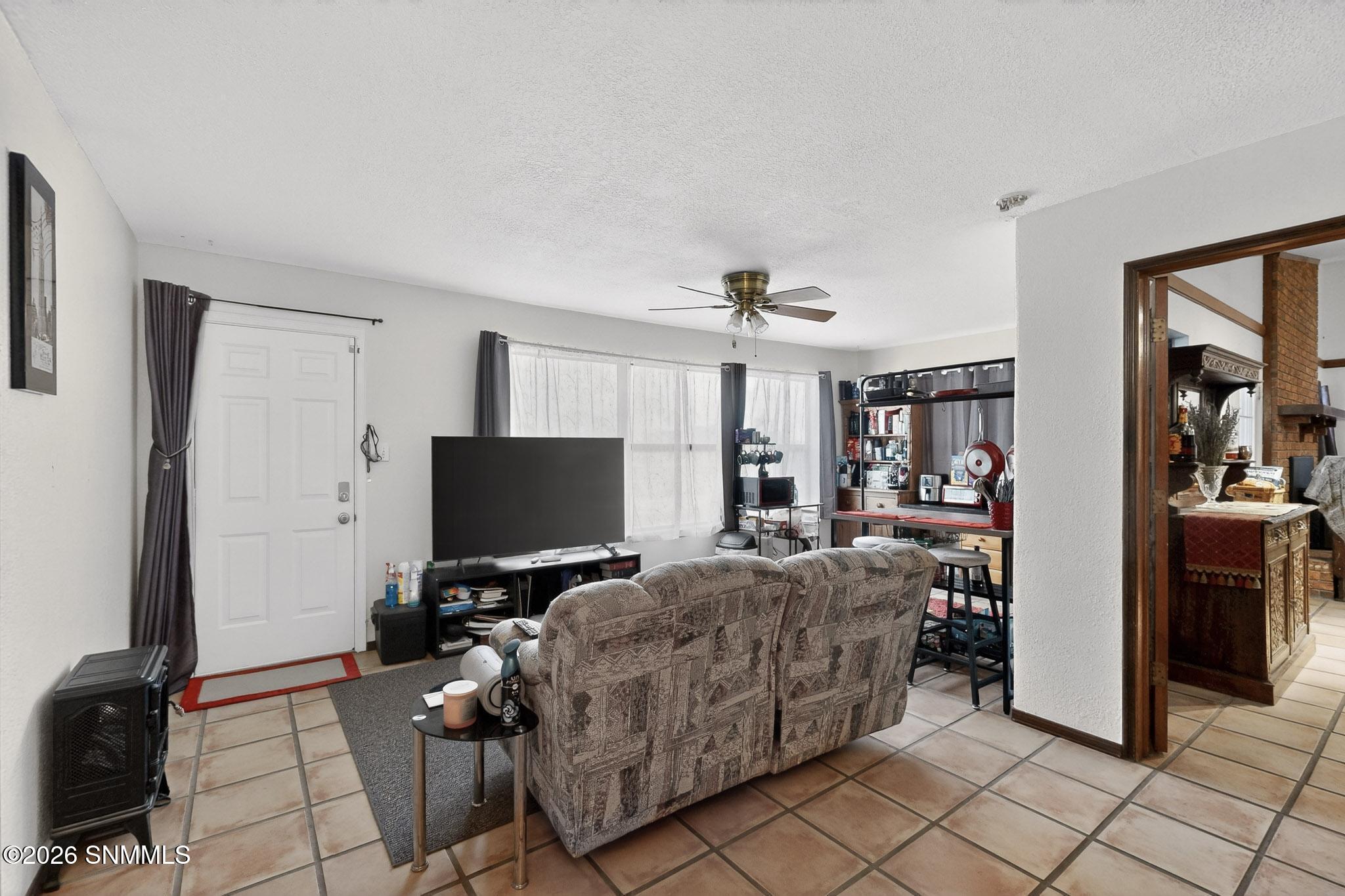 21-3D-Casas-4136-E-Winchester-Rd-0110202