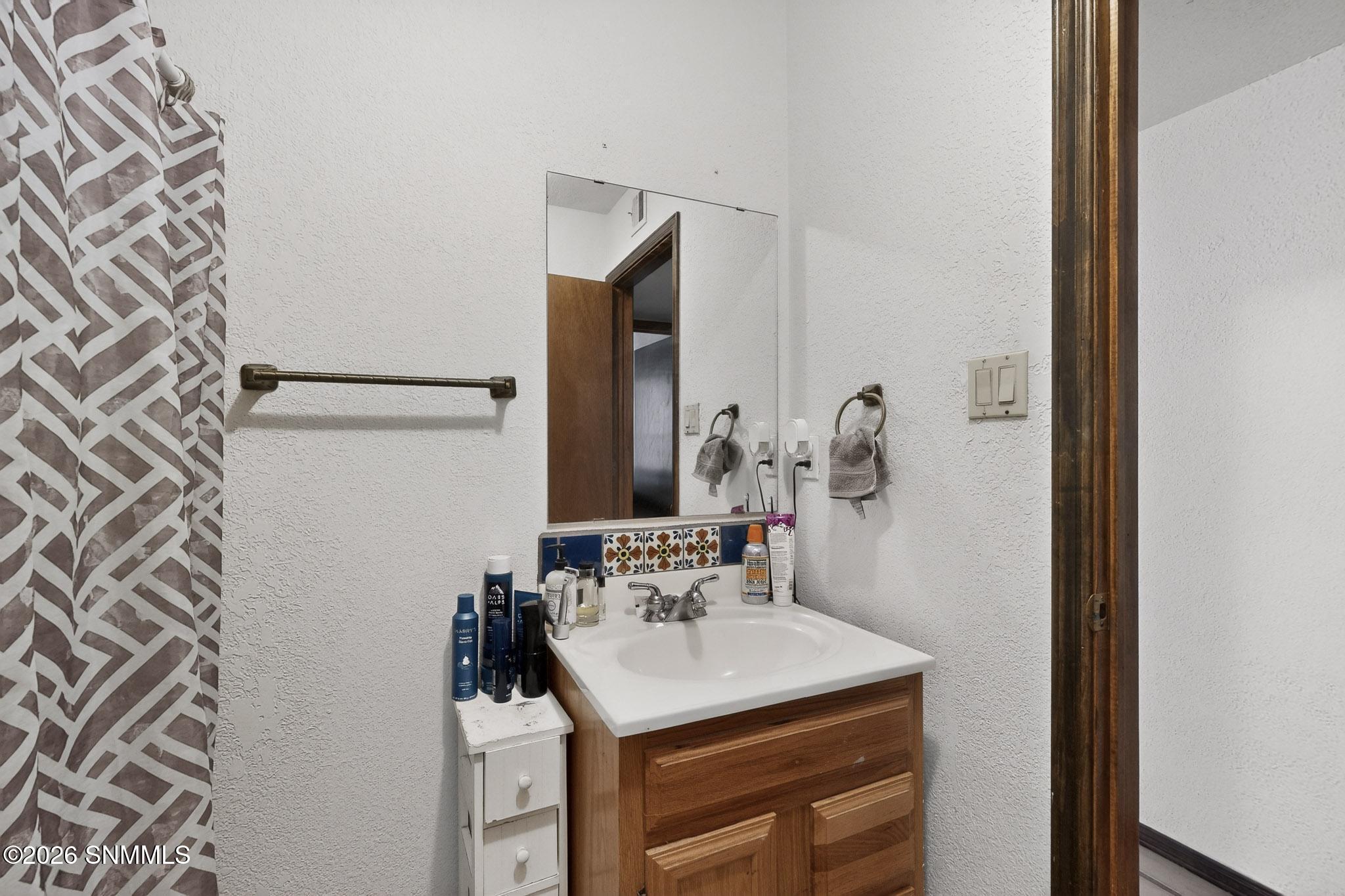 48-3D-Casas-4136-E-Winchester-Rd-0110202