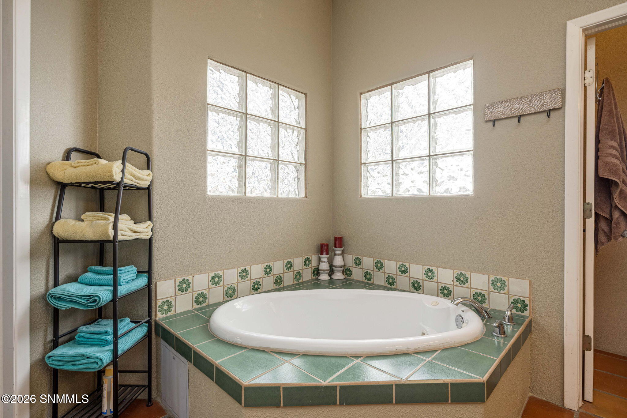 23-web-or-mls-Snappin Homes (AchenbachCa