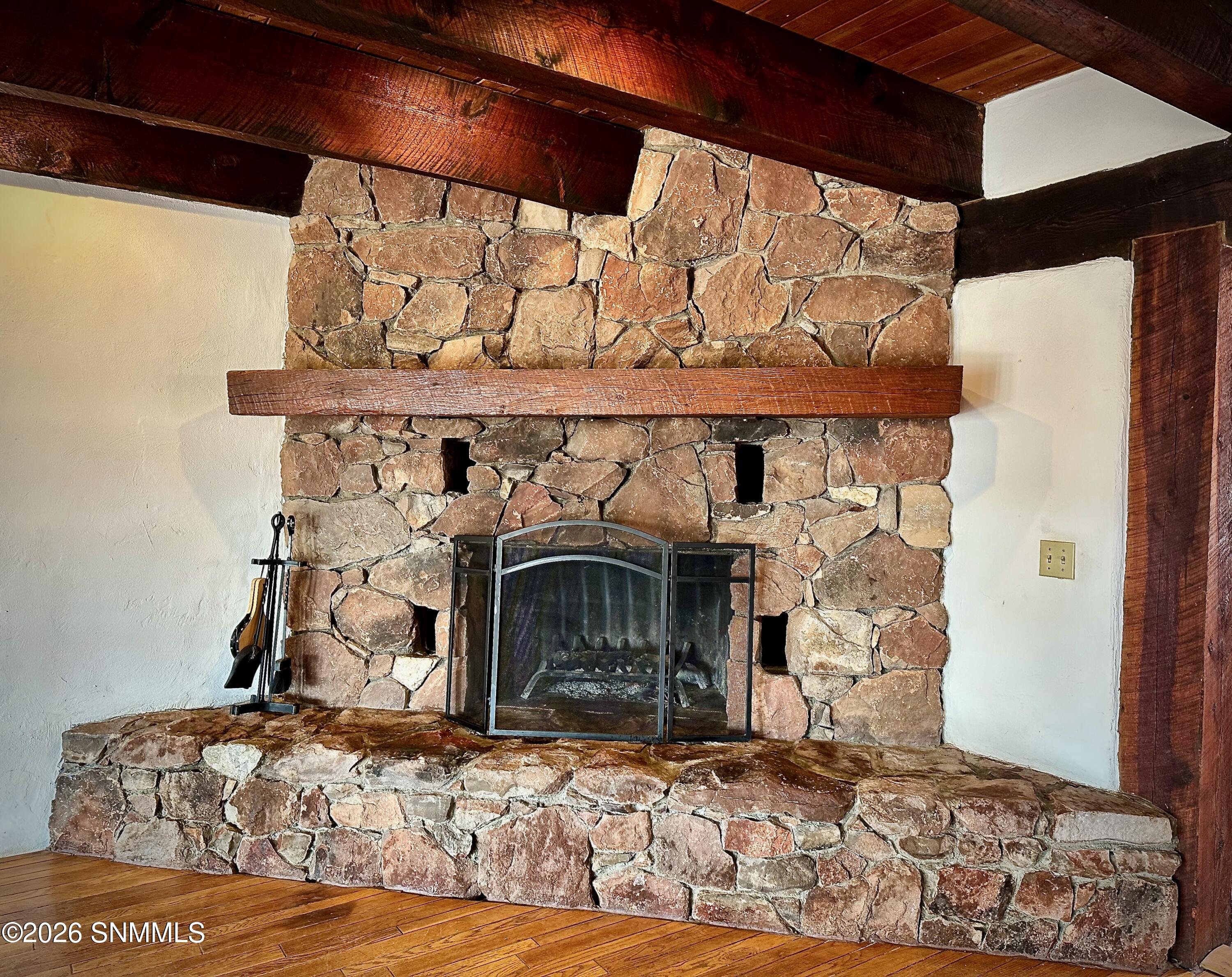 Little 1095 - 18 of 27