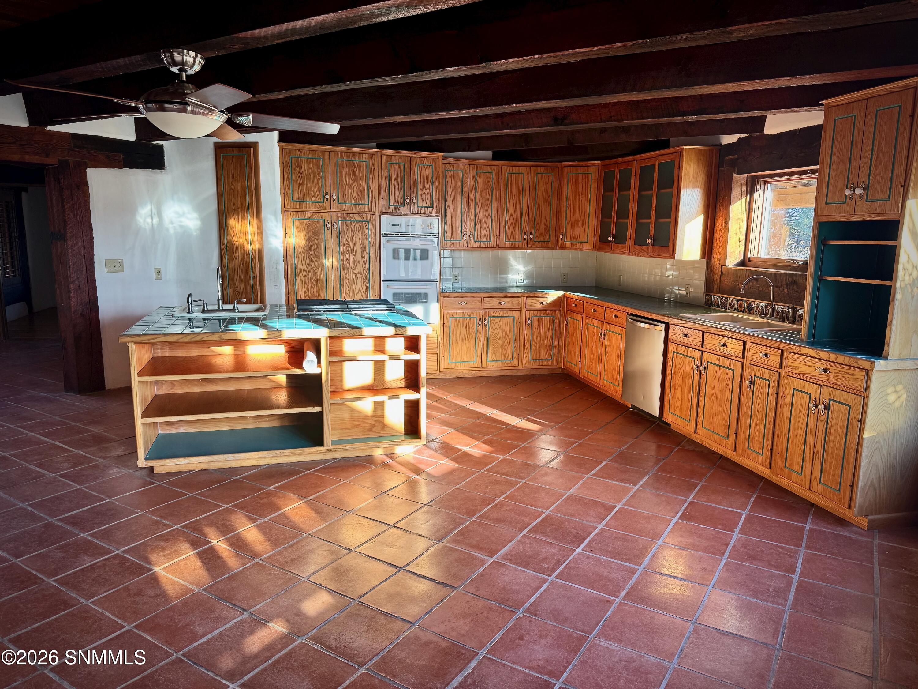 Little 1095 - 2 of 3