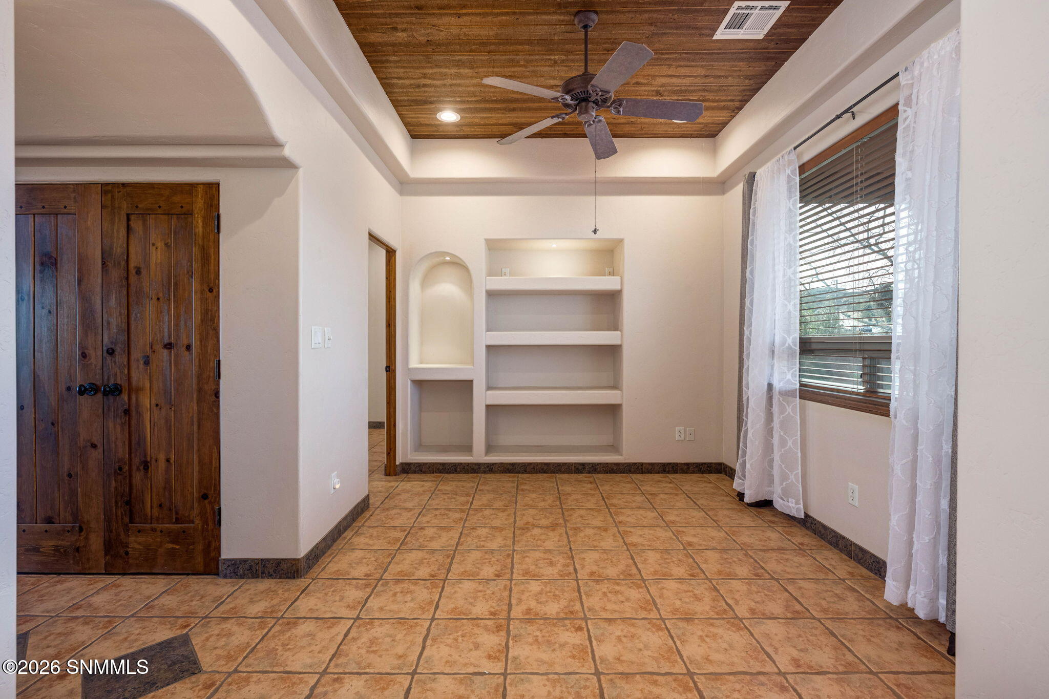 8-web-or-mls-Snappin Homes (LasVistas620