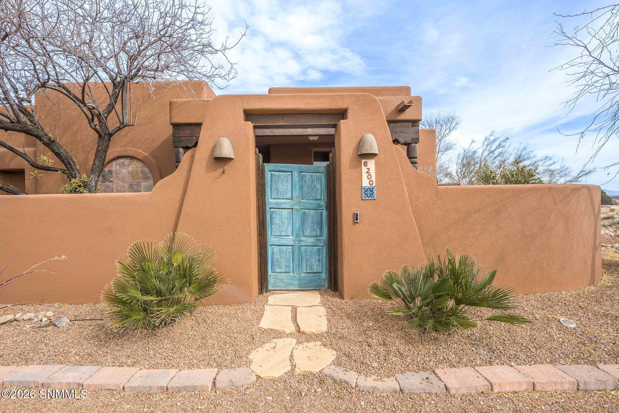 3-web-or-mls-Snappin Homes (LasVistas620