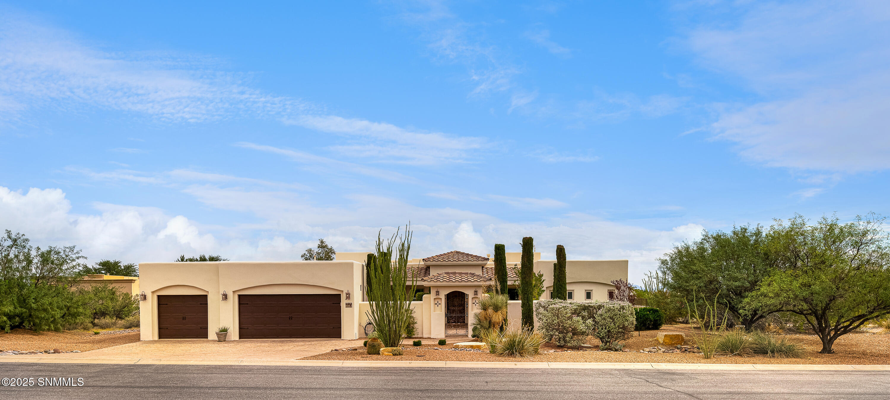 8052-Renoir-Loop-MLS-Camera-Guy-2