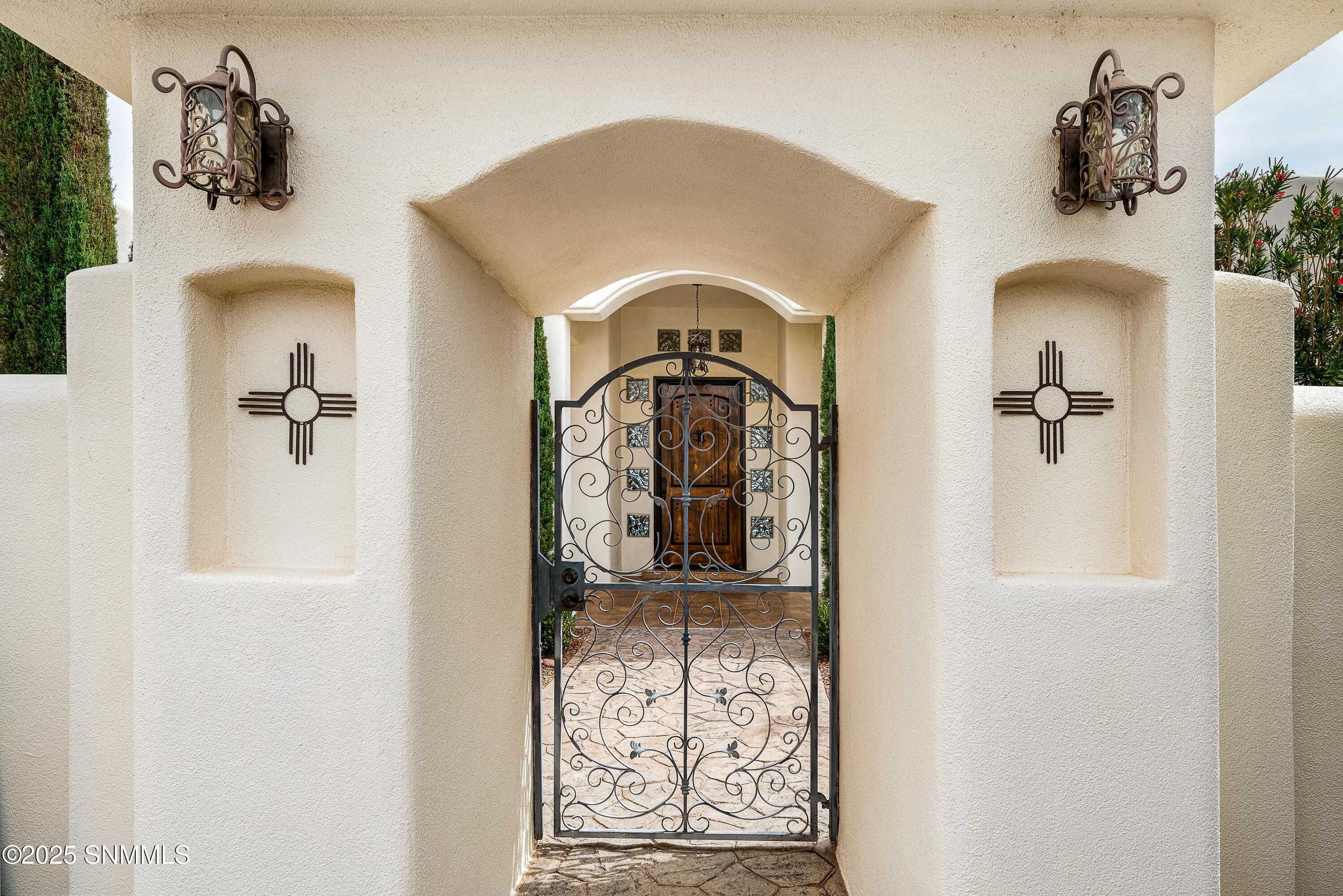 8052-Renoir-Loop-MLS-Camera-Guy-3