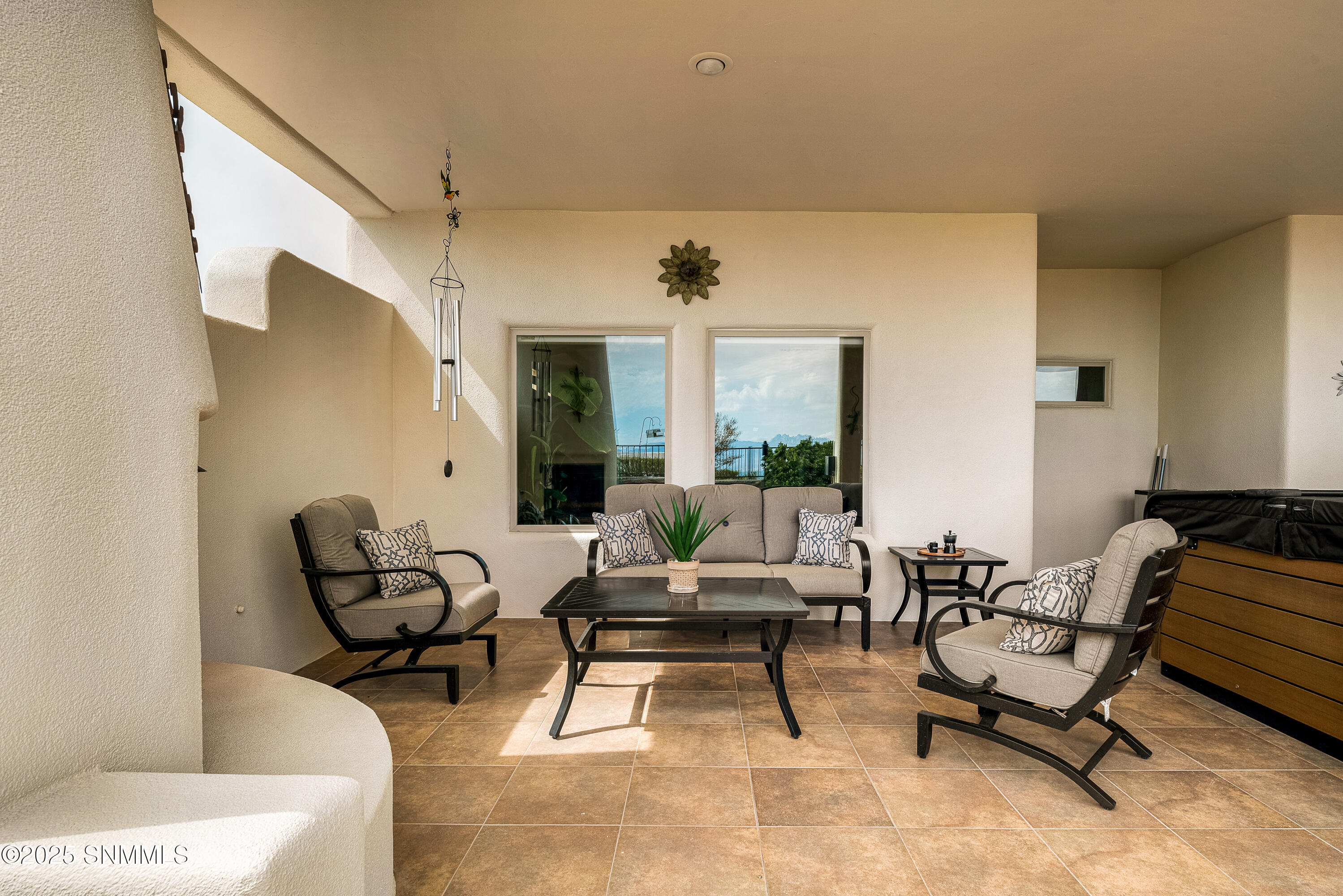 8052-Renoir-Loop-MLS-Camera-Guy-58