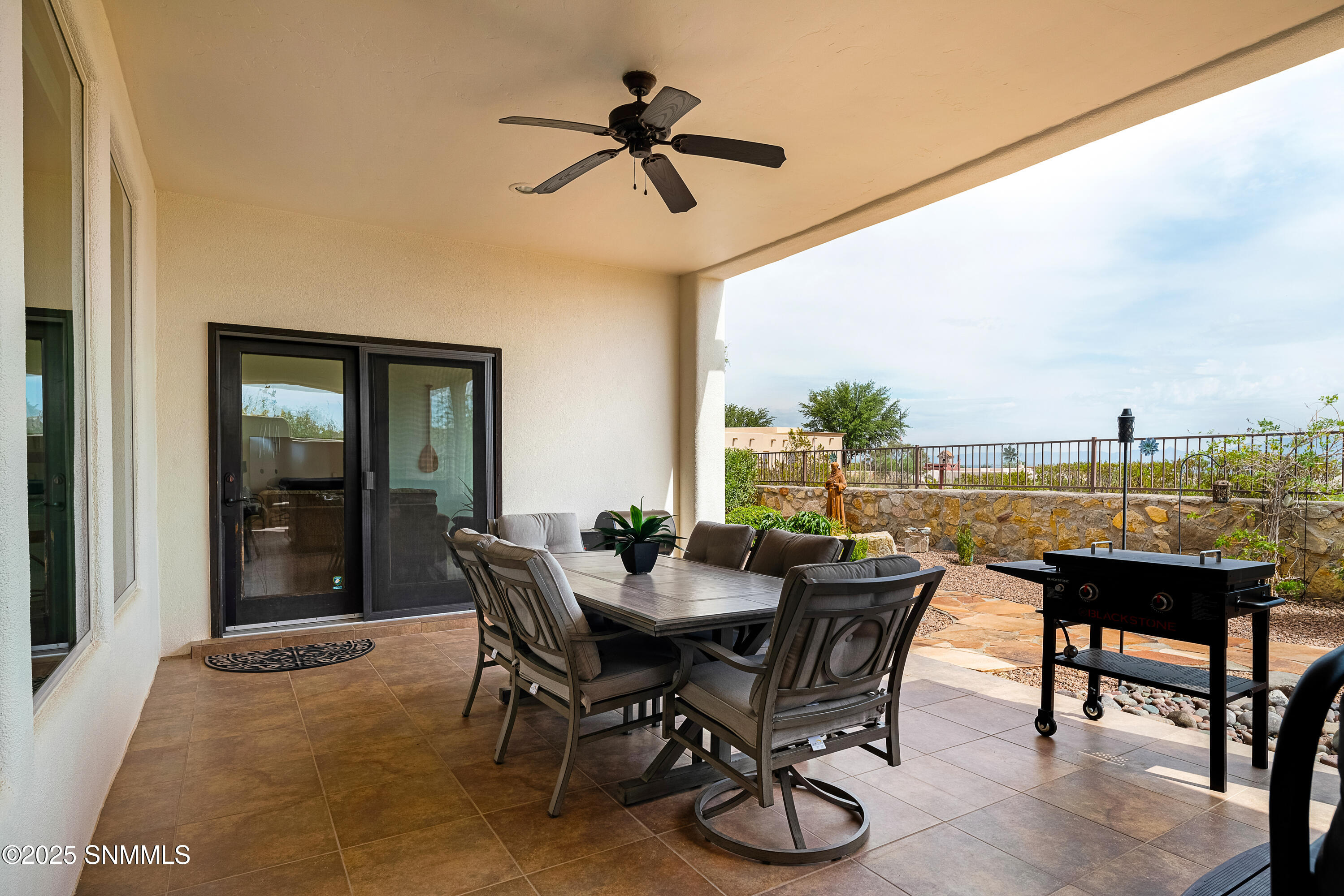 8052-Renoir-Loop-MLS-Camera-Guy-59