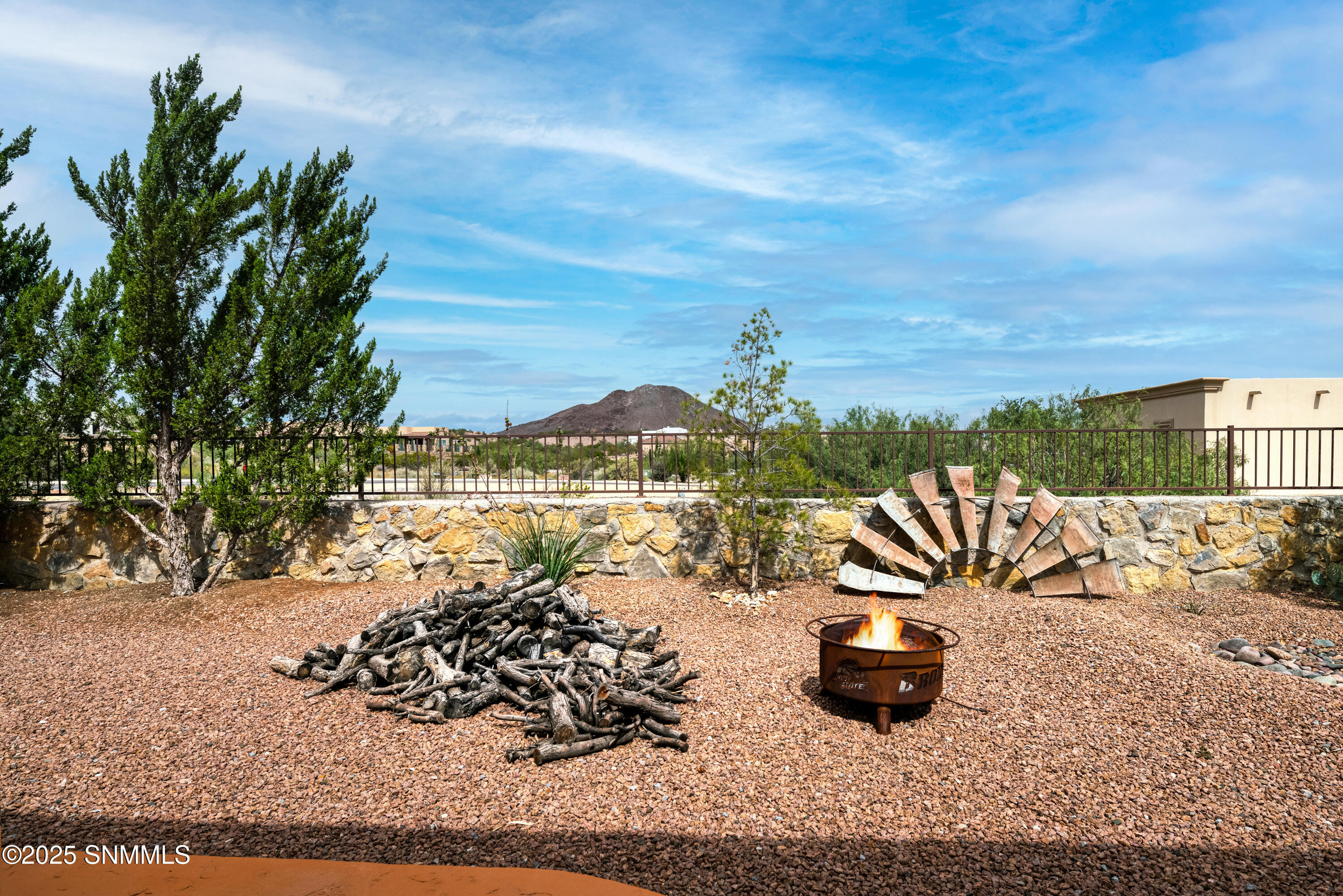 8052-Renoir-Loop-MLS-Camera-Guy-60