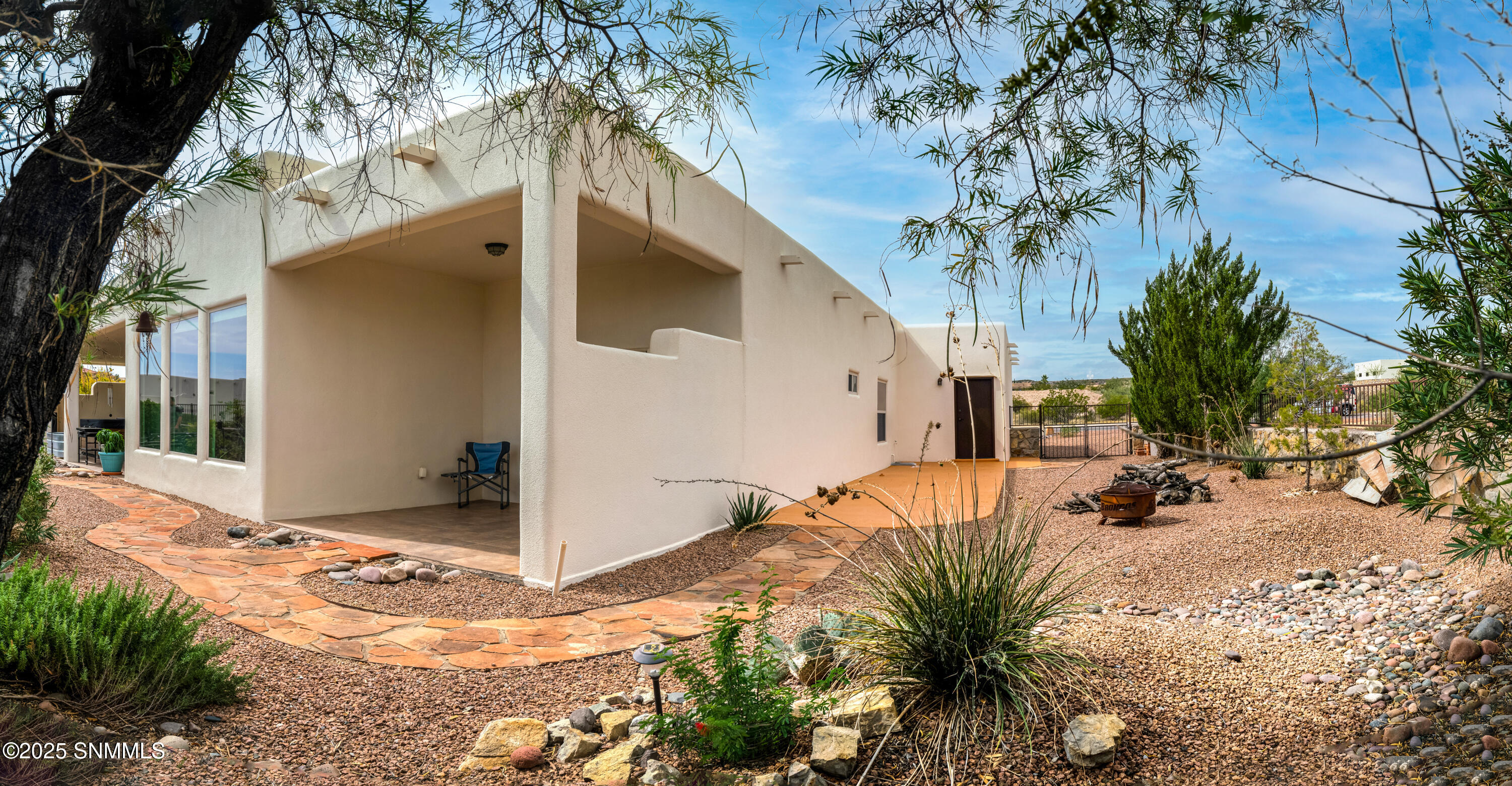 8052-Renoir-Loop-MLS-Camera-Guy-61