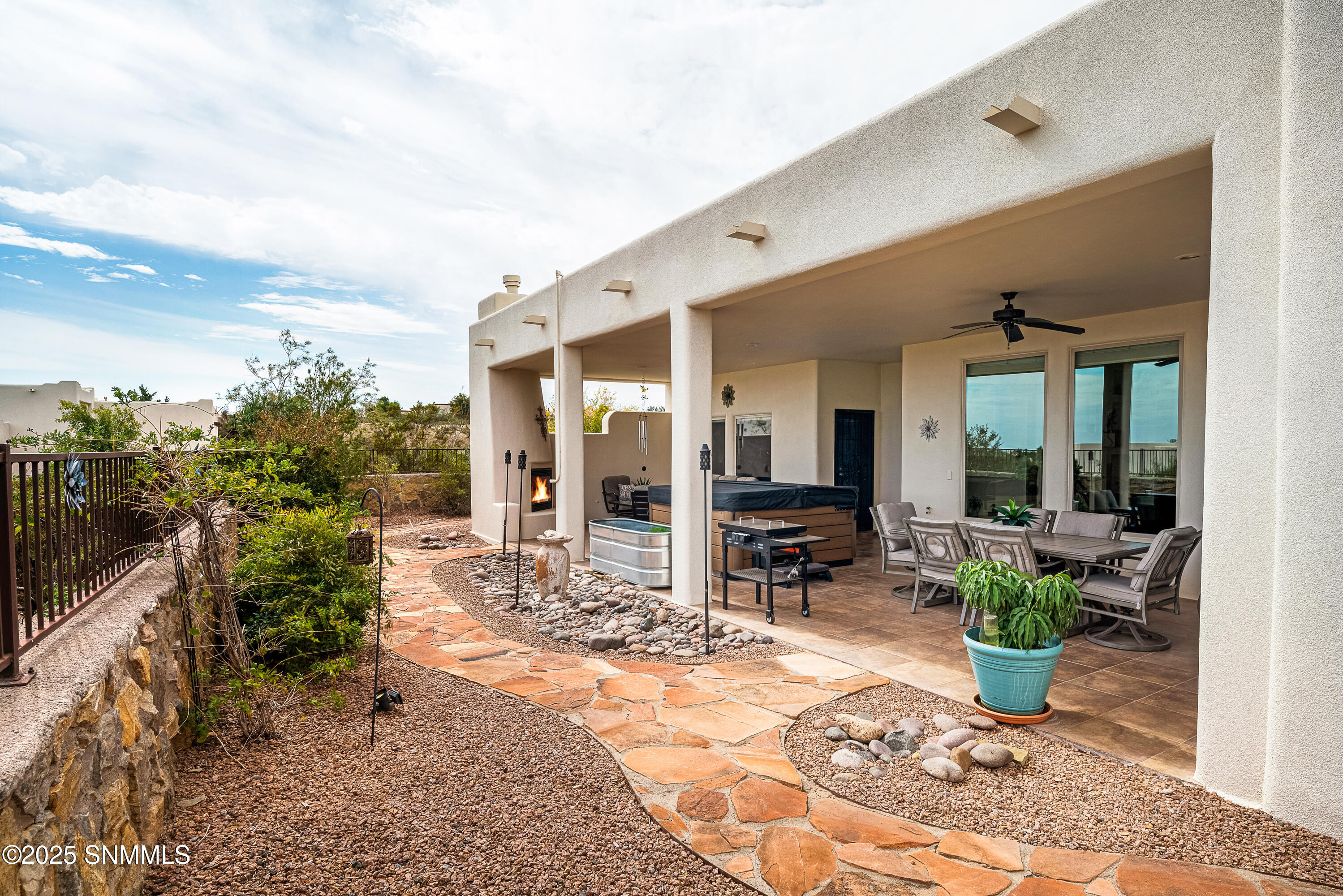 8052-Renoir-Loop-MLS-Camera-Guy-64